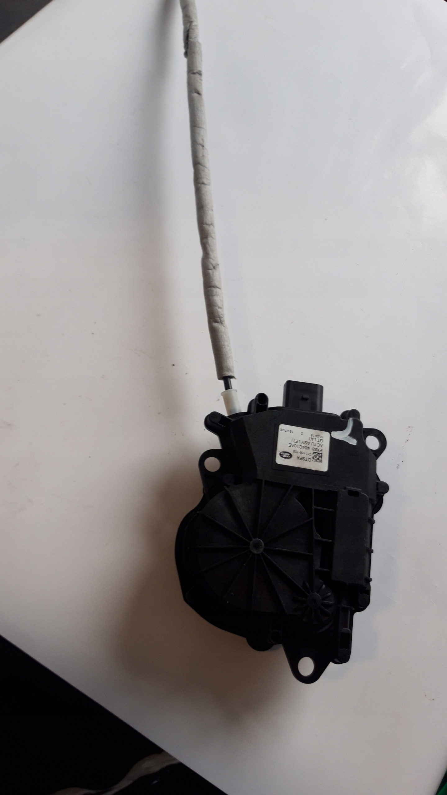 EX53404C10AE - JAGUAR XF ENGINE TAILGATE FLAP