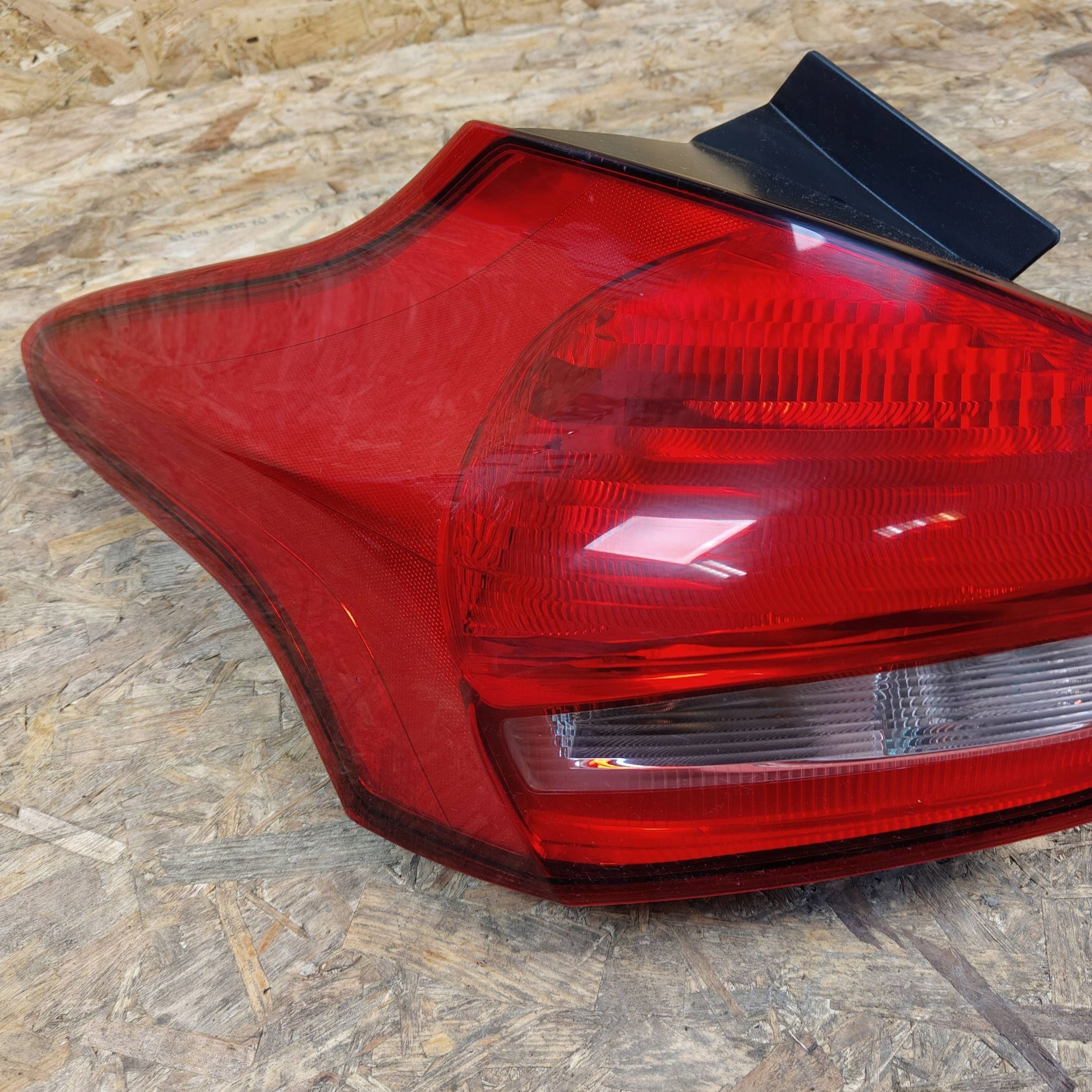 light rear rear part side left Ford Focus MK3 lift HB