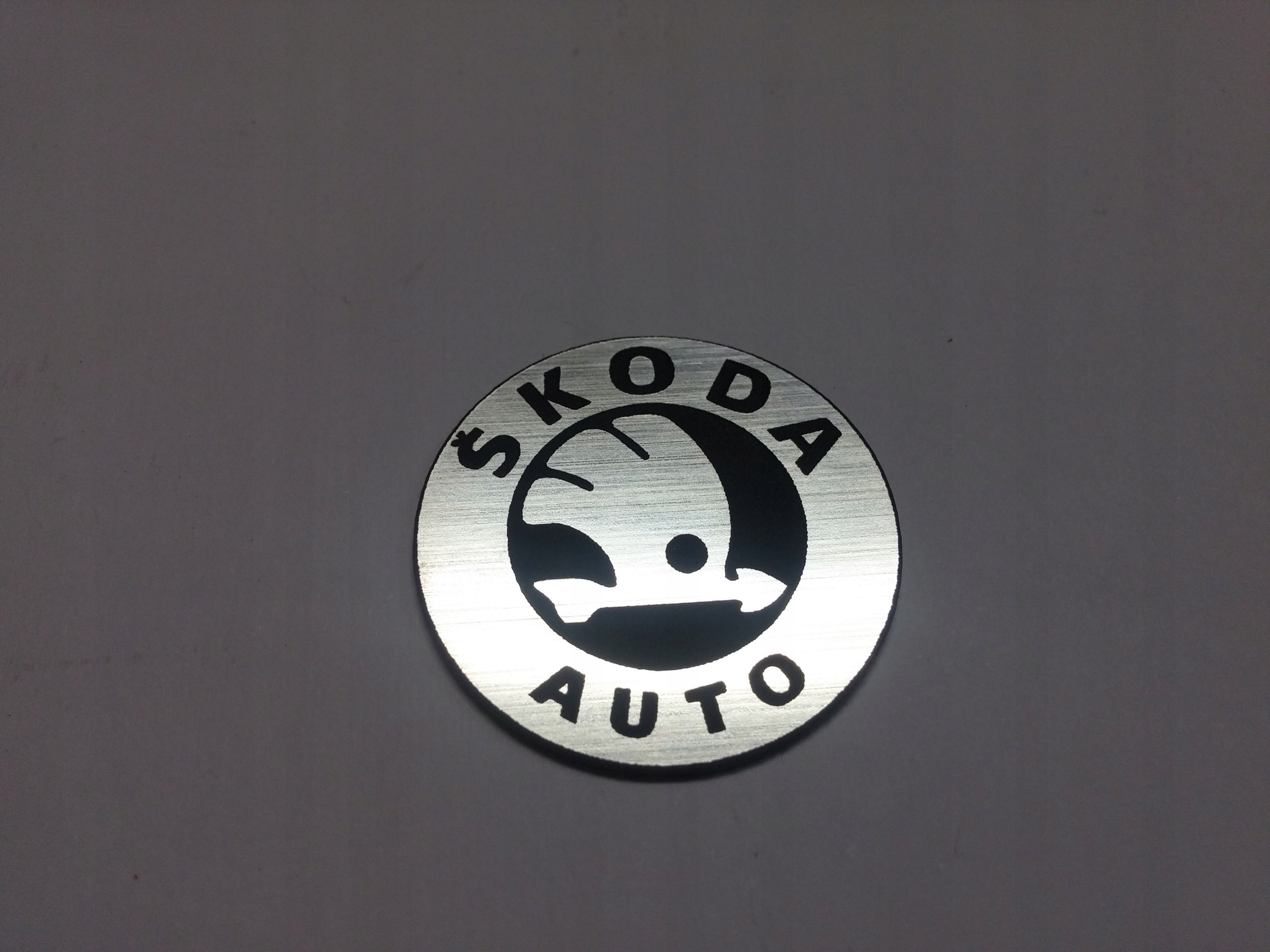 

Skoda naklejka emblemat 60 mm *srebrna
