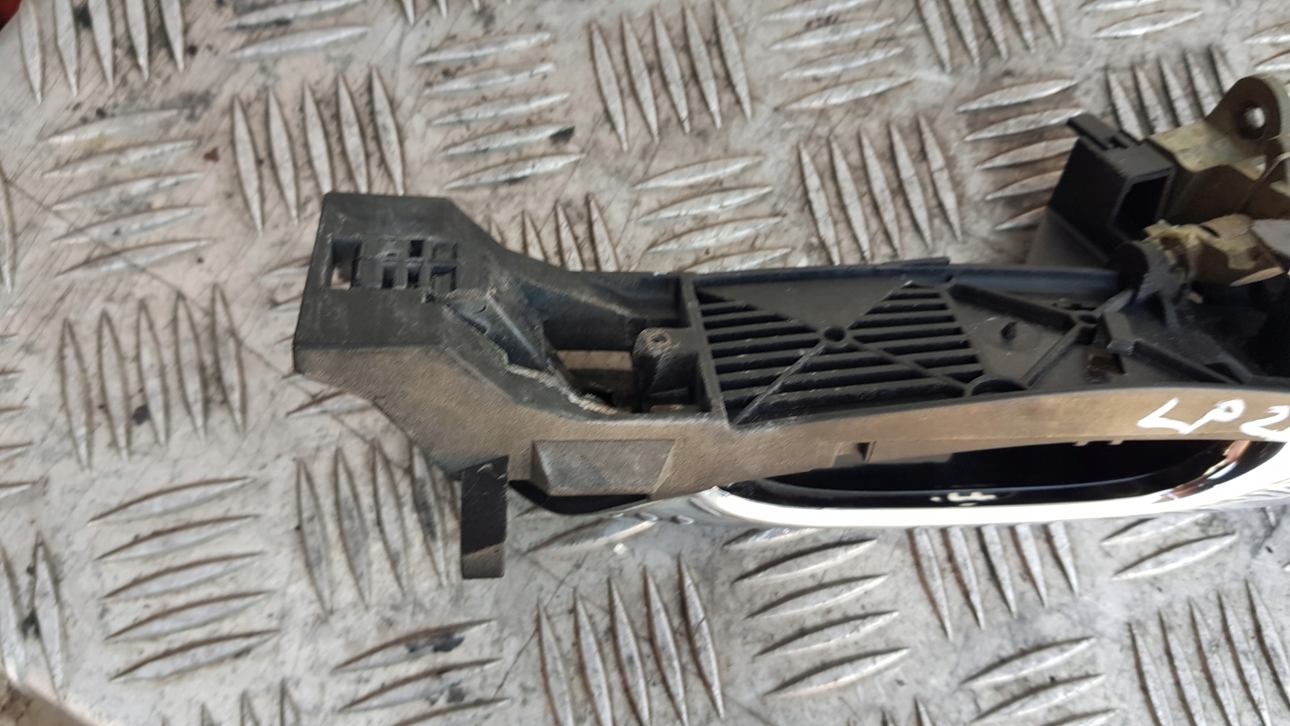 MERCEDES W220 handle left front 197