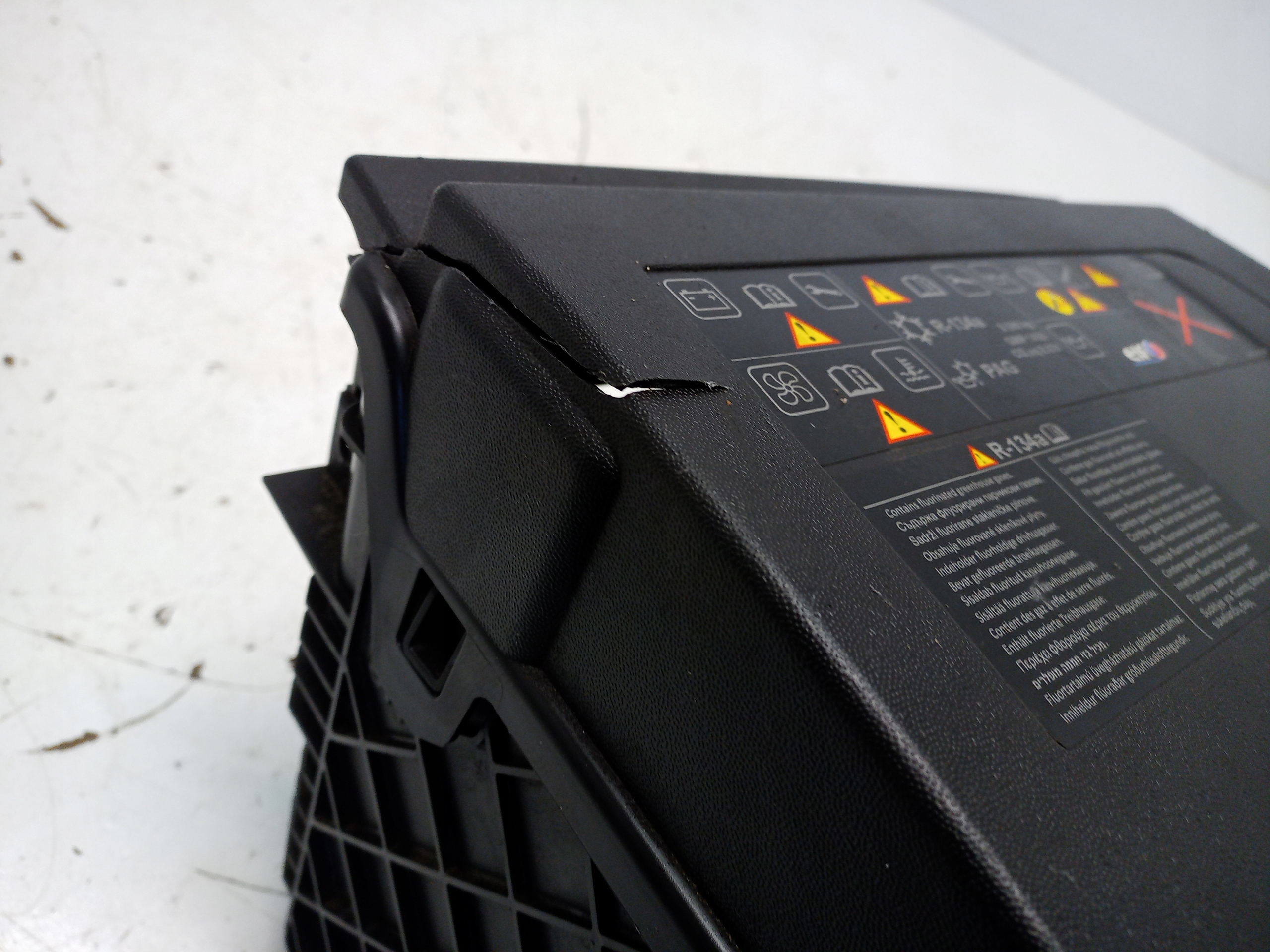 PODSTAWA AKUMULATORA TRAFIC III VIVARO B Numer katalogowy części 244970004R