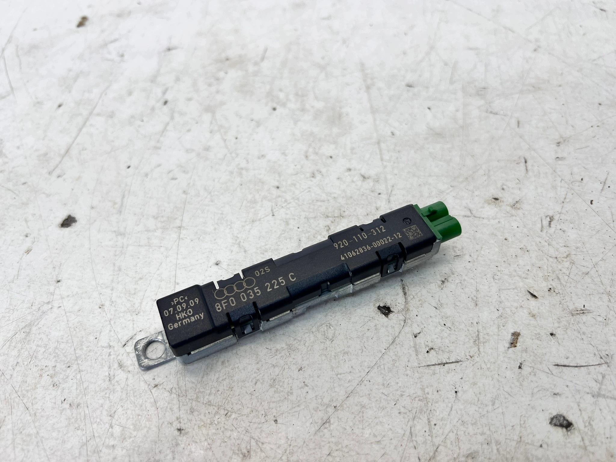 ANTENA verstärker antenne AUDI A5 8T CABRIO 8F0035225C