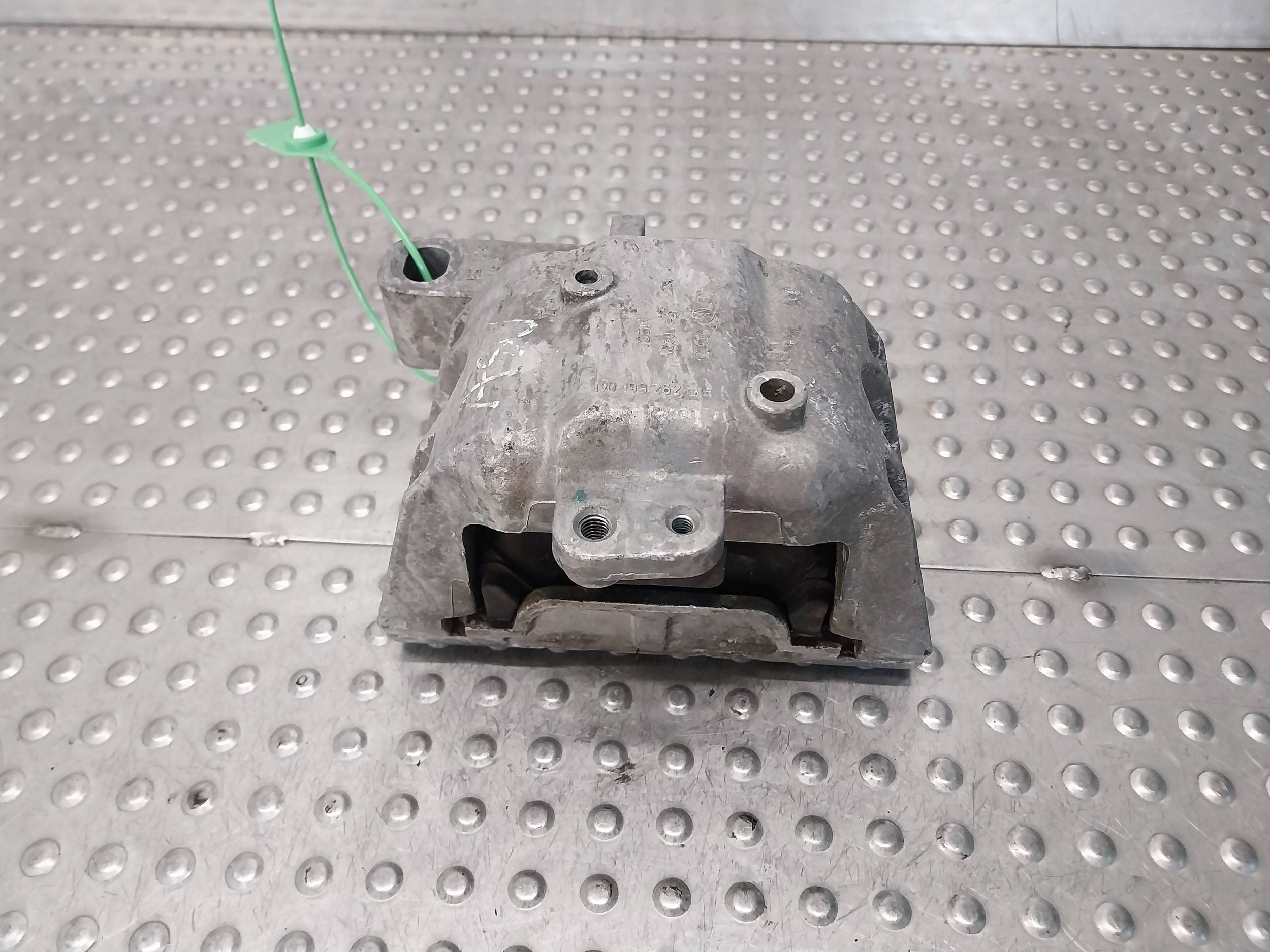 supporto Supporti motore usato 1J0199262BF VW GOLF IV LEON e OCTAVIA e A3 8L 1.9 TDI