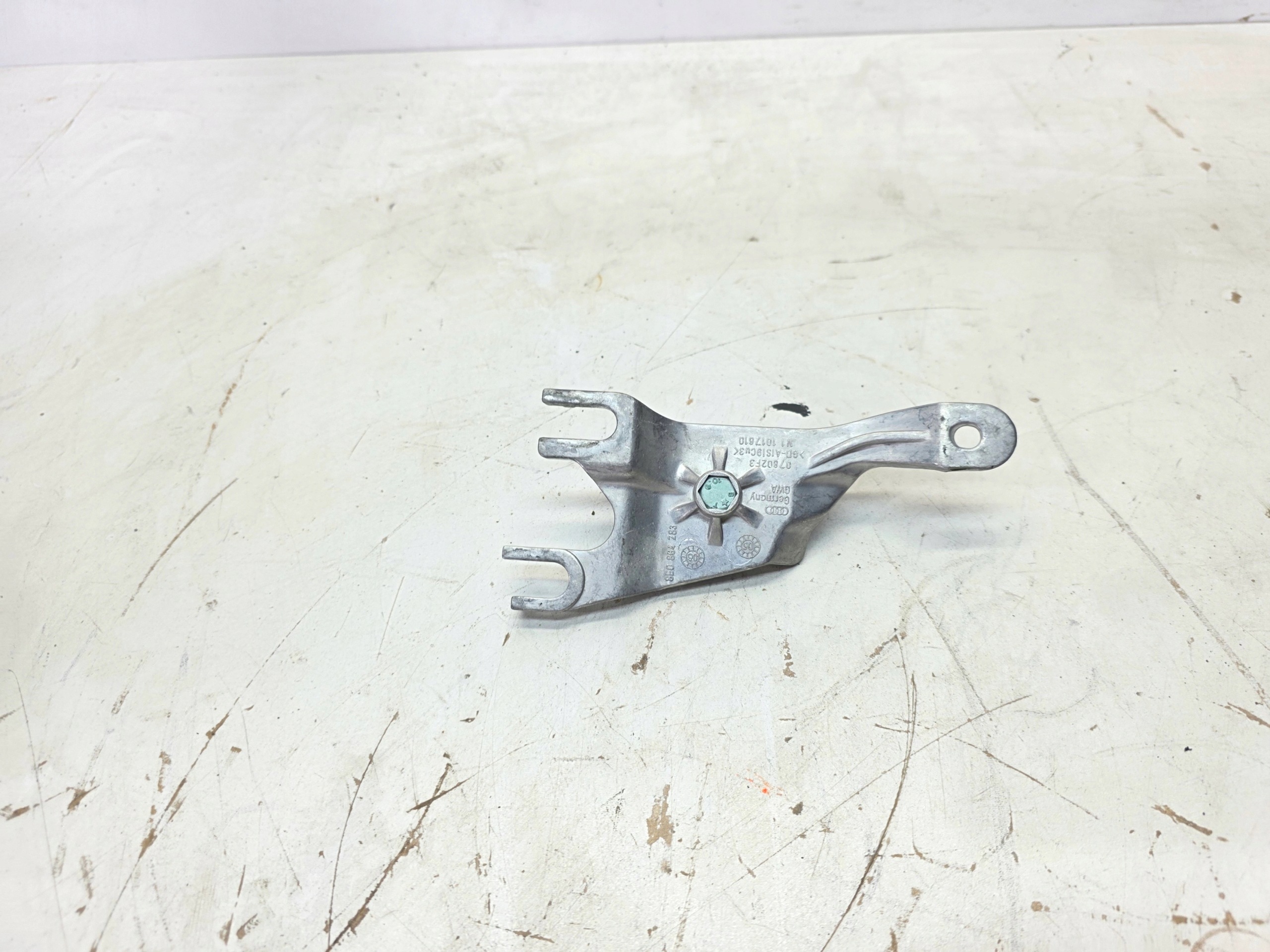 bracket holder PODLOKIETNIKA A4 B6 B7 8E0864283