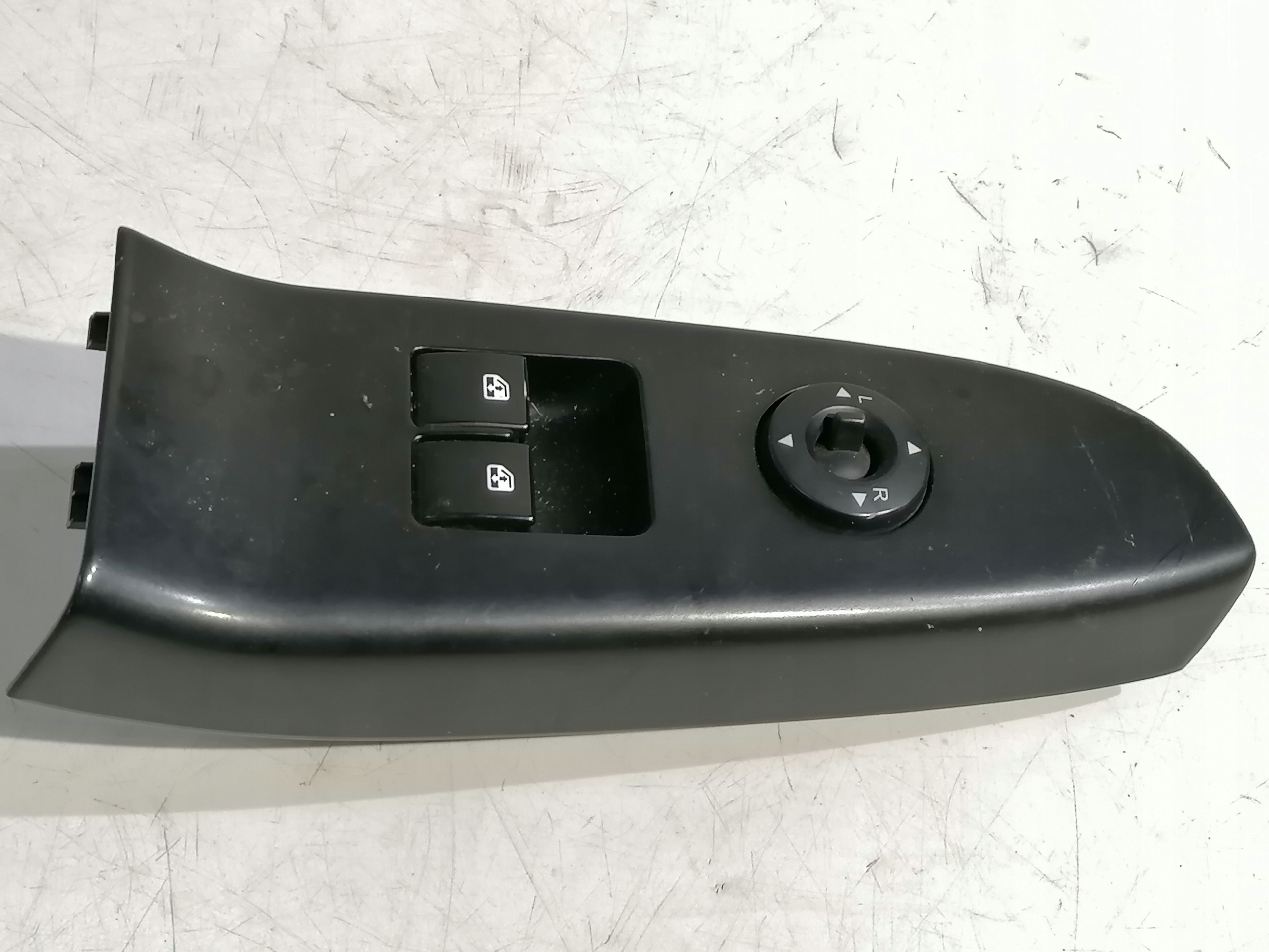 Kia Ceed a panel ovládání okna levý