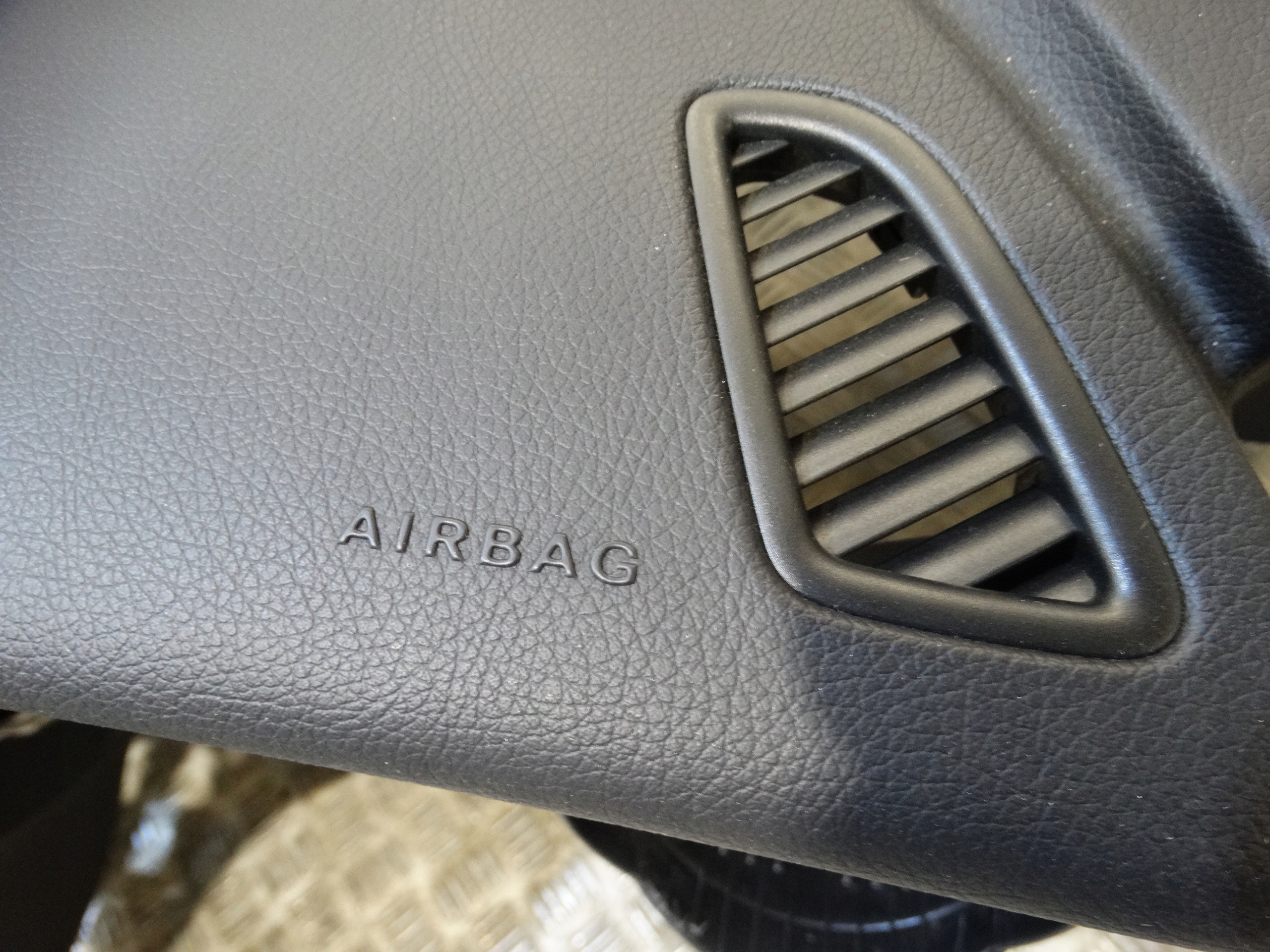 IDEALNA console KPL.MERCEDES W205 LIFT 19r 1