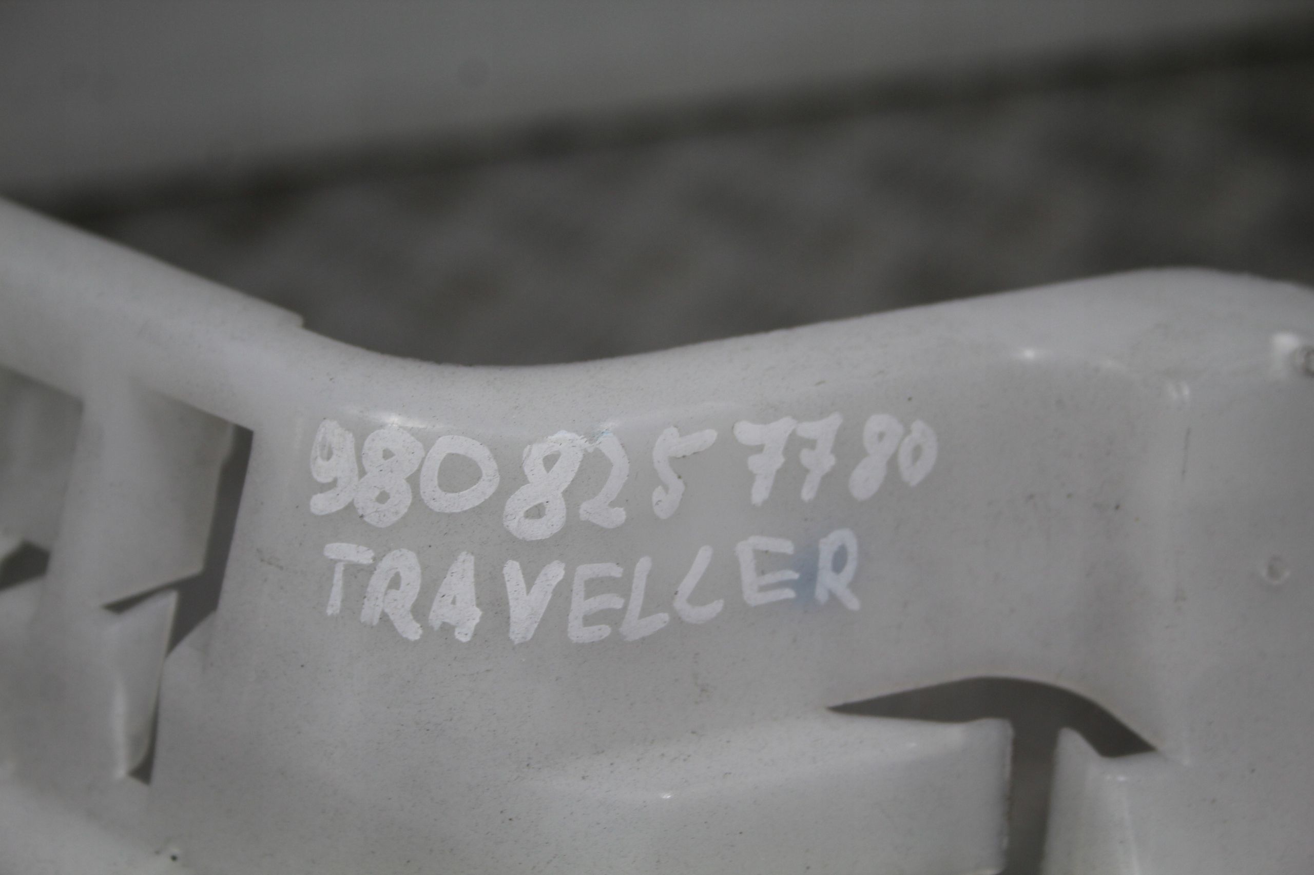 bumper bracket left PEUGEOT TRAVELLER 9808257780