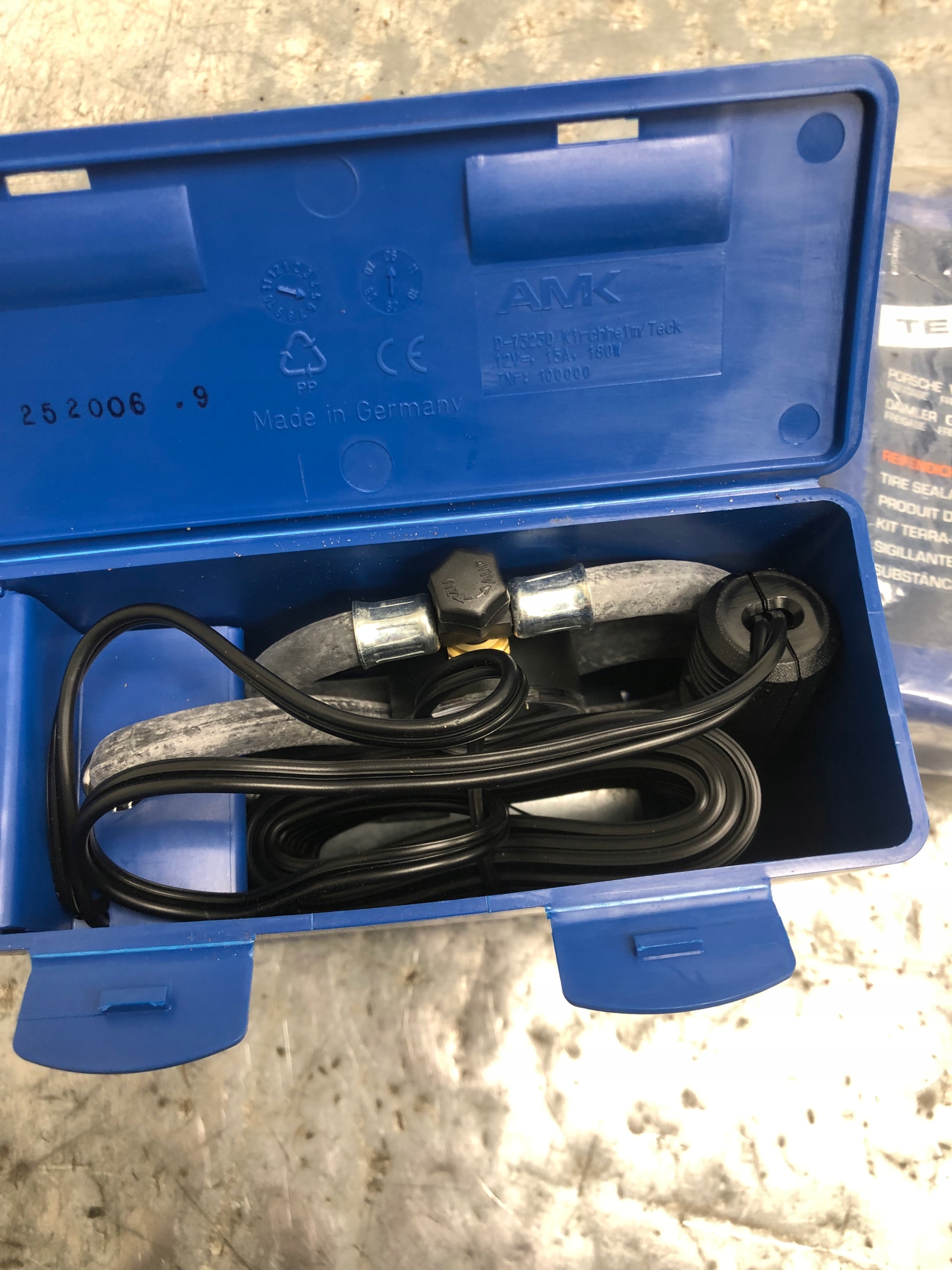 pump compressor; KLEJ VW SKODA AUDI 8D0012615B