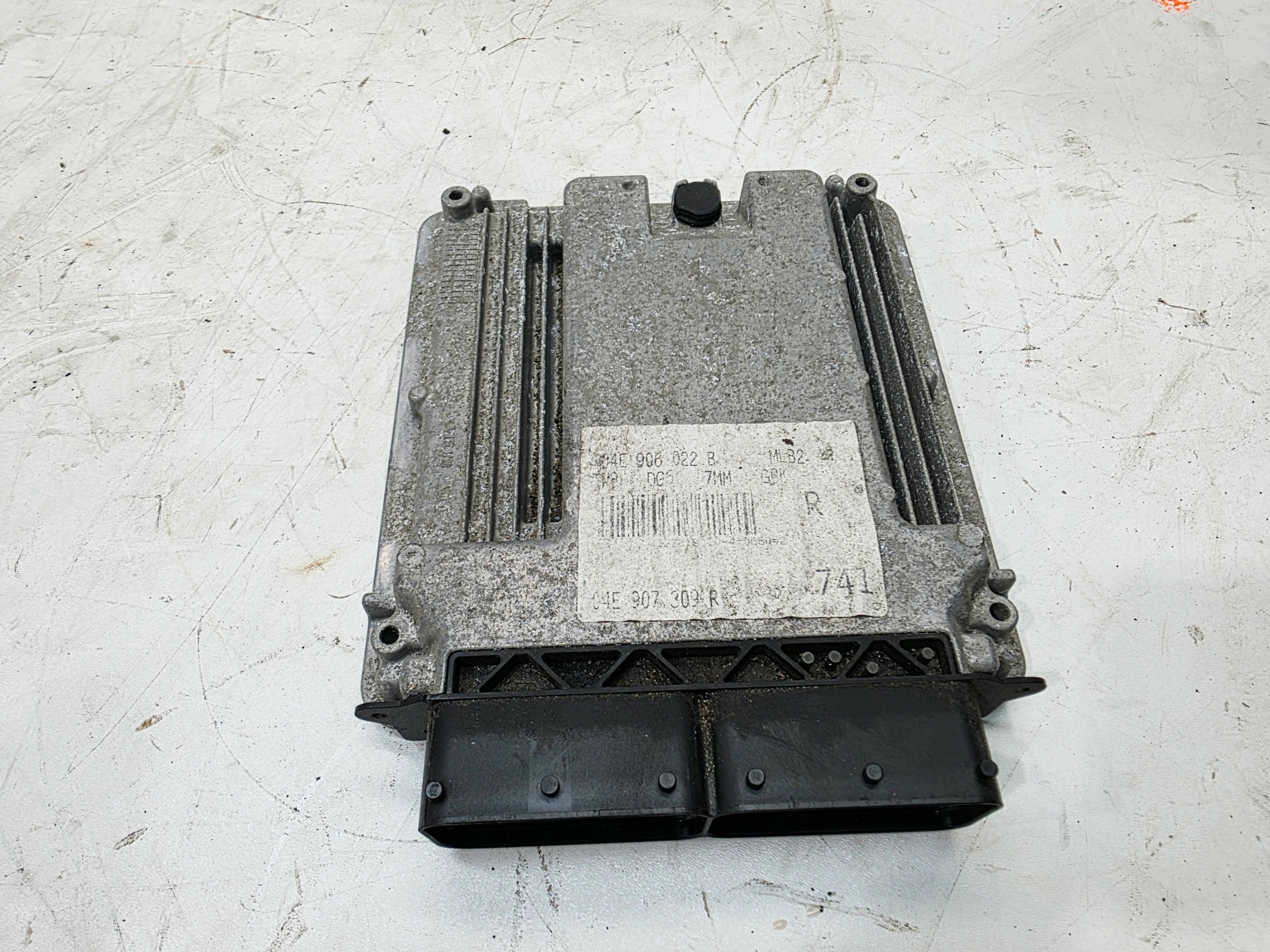 ordinateur unité de commande électronique uce moteur AUDI A4 B9 A5 8W 1.4 TFSI 04E906022B