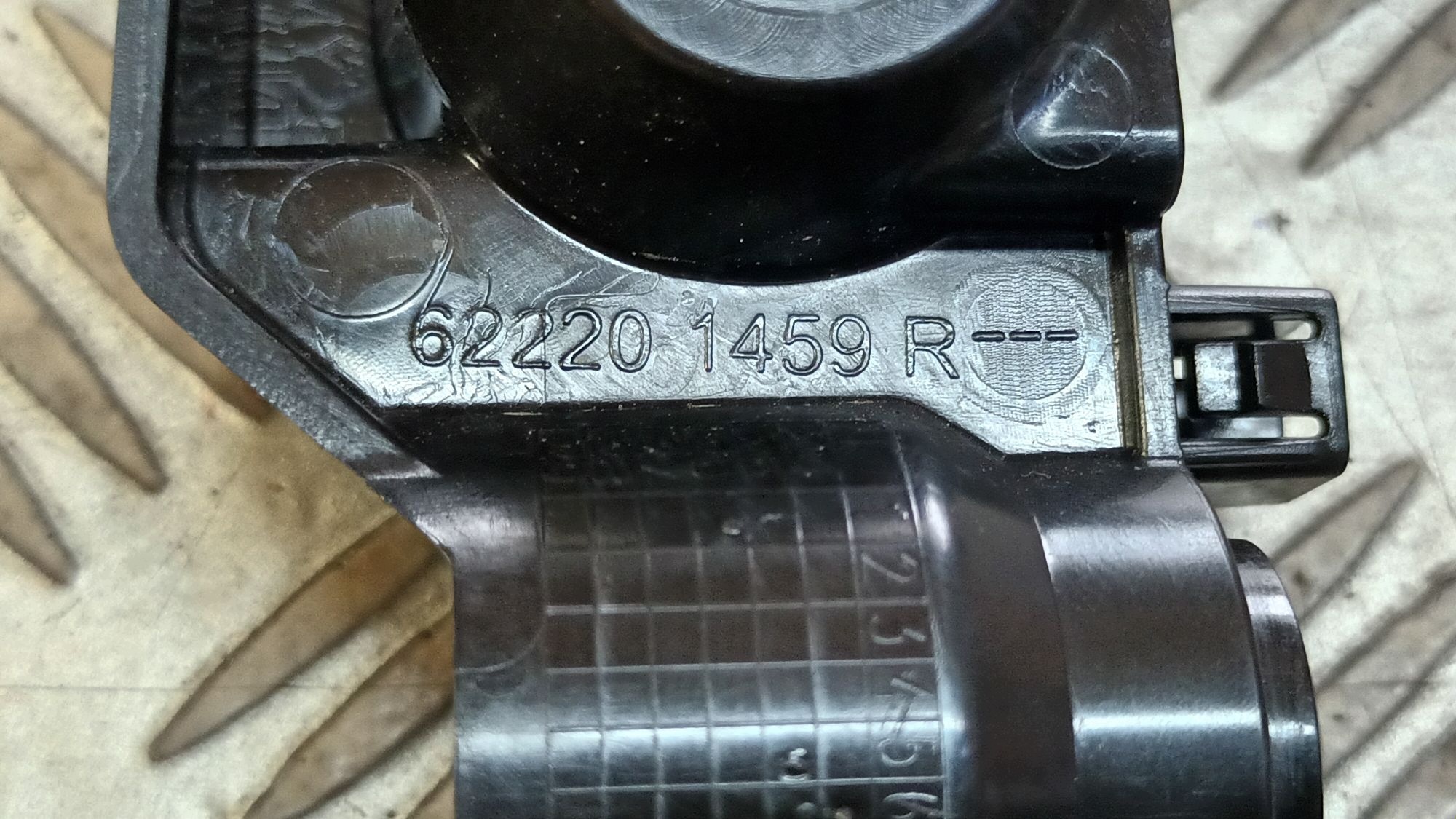 rechts oder links stoßstangenführung vorne RENAULT 622215088R 622201459R