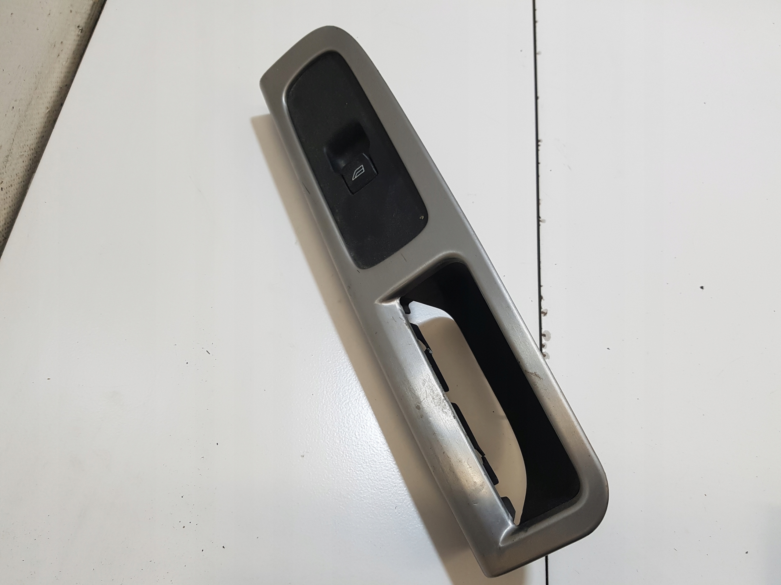 control panel windows of the passenger right front VOLVO V50 8679669 30658448
