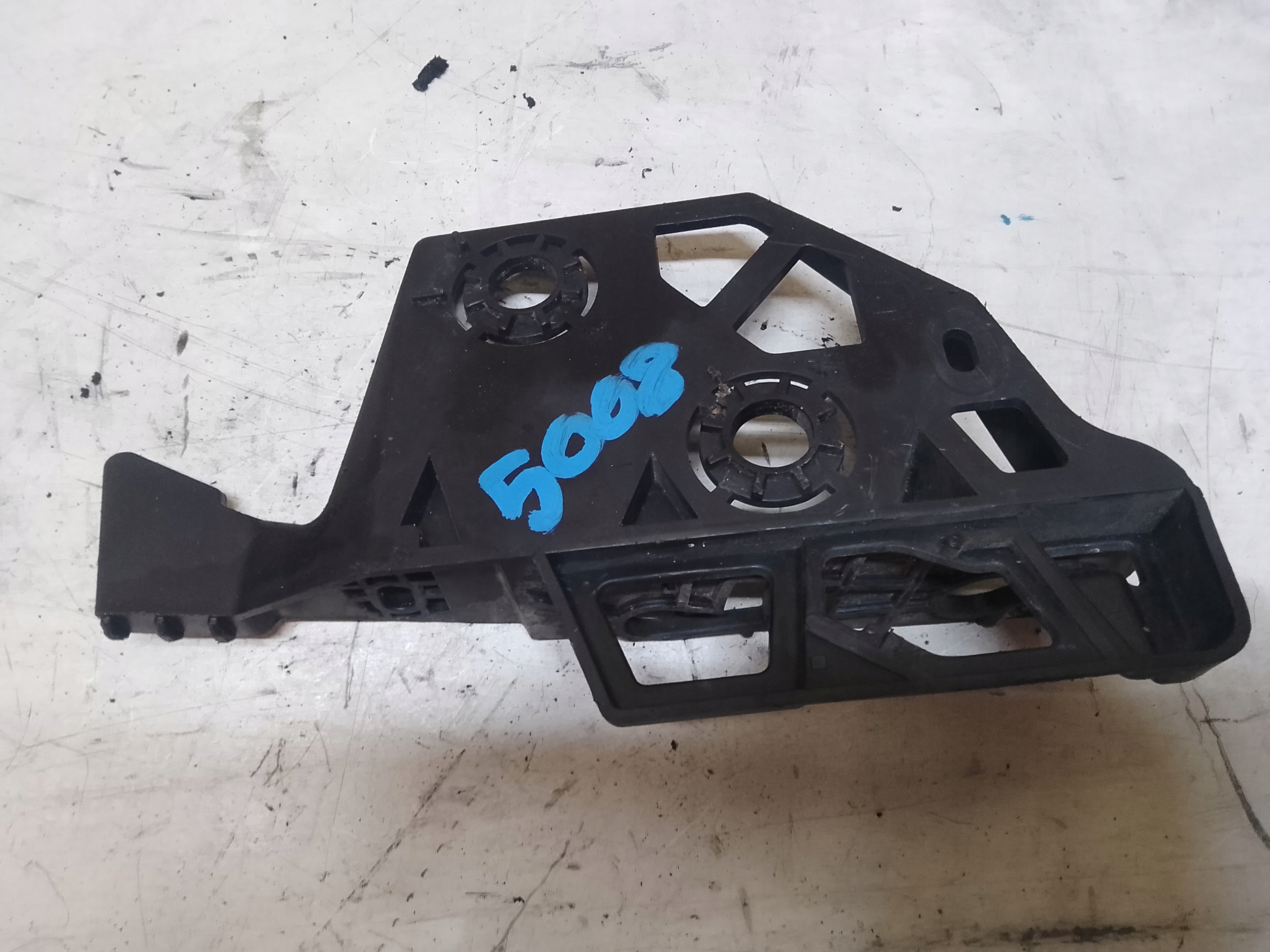 9684022680 - СЛАЙД ПРАВЫЙ ПЕРЕДНИЙ PEUGEOT 3008 И 9684021080