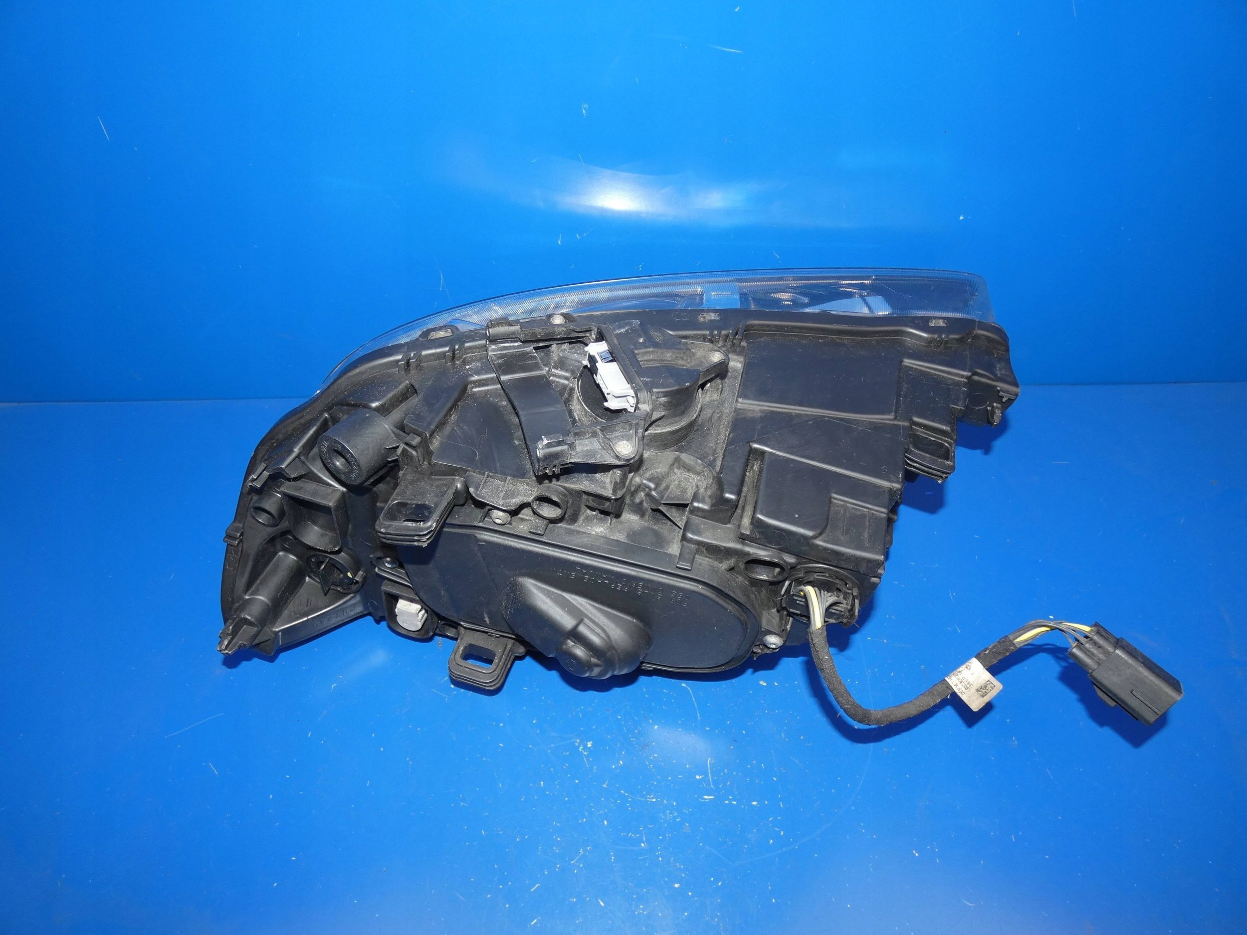 VOLVO S60 II V60 light XENON right front front WERSJA ANGIELSKA