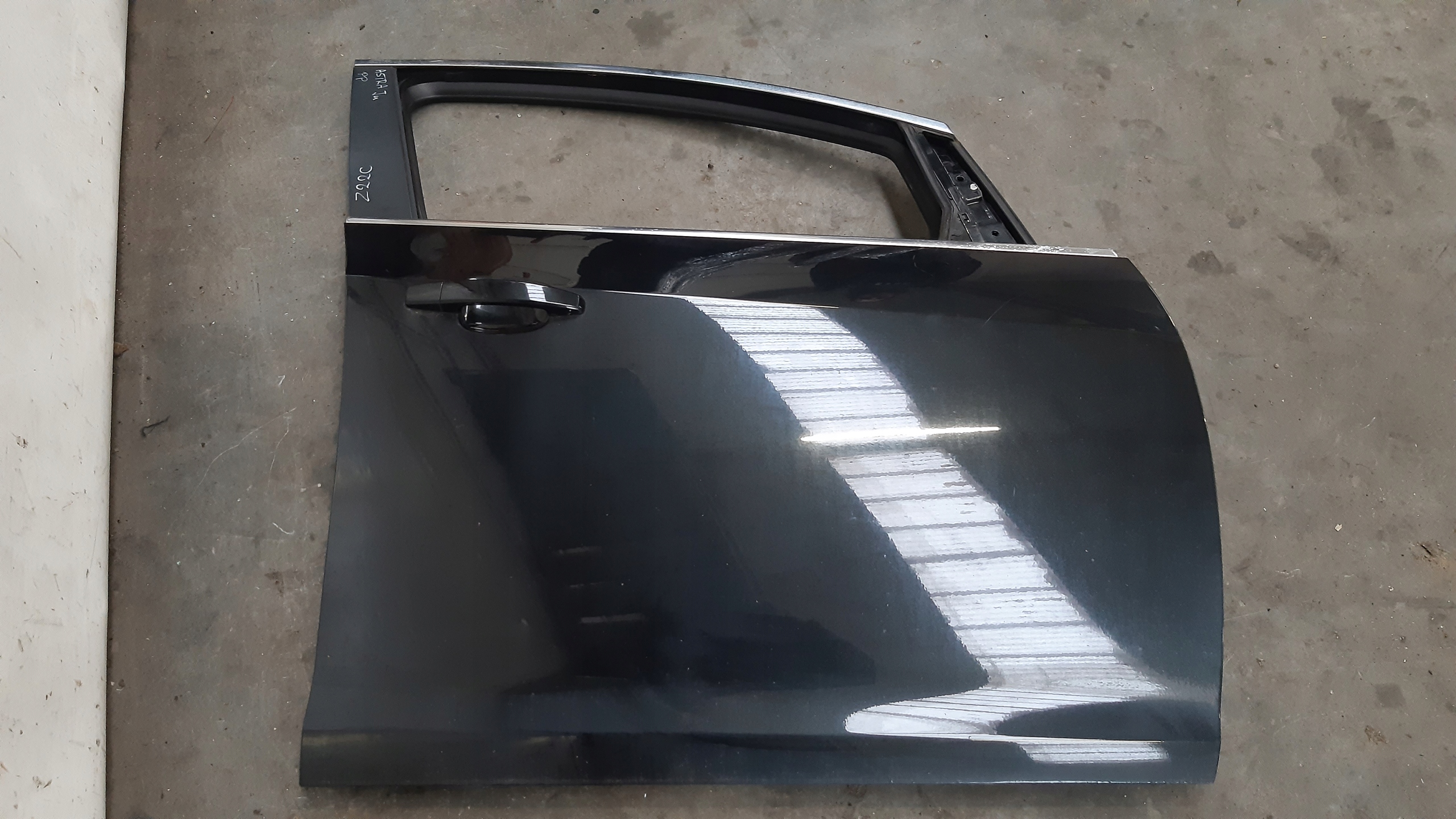 dveře pravý předek Z22C Opel Astra J