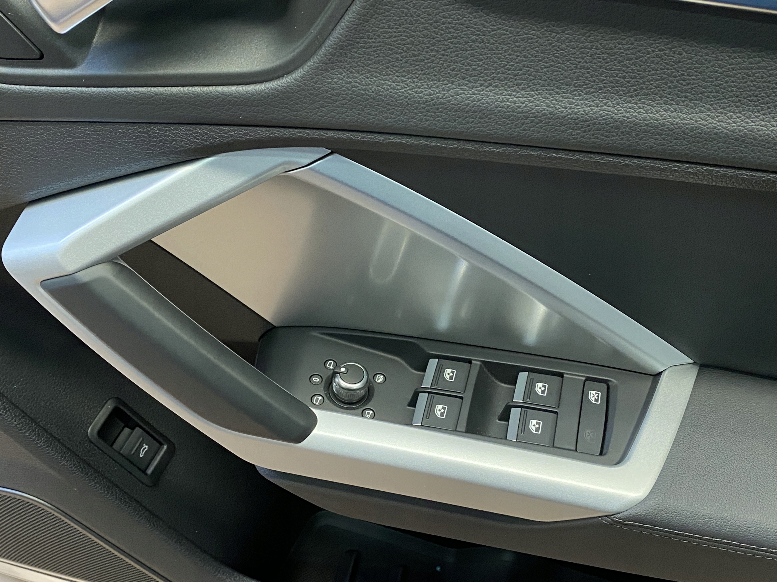 AUDI Q3 83A upholstery side door right front leather