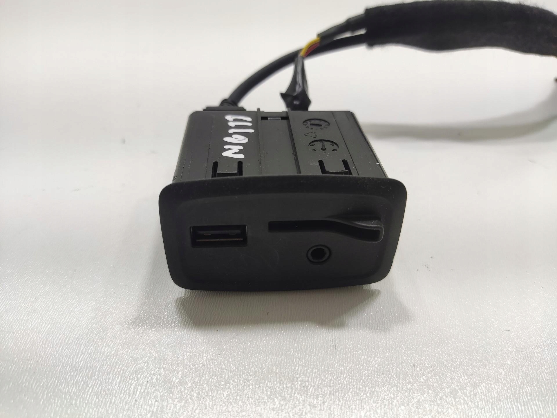 GNIAZDA PORT USB AUX RENAULT CLIO IV 2013-2016 280233435R