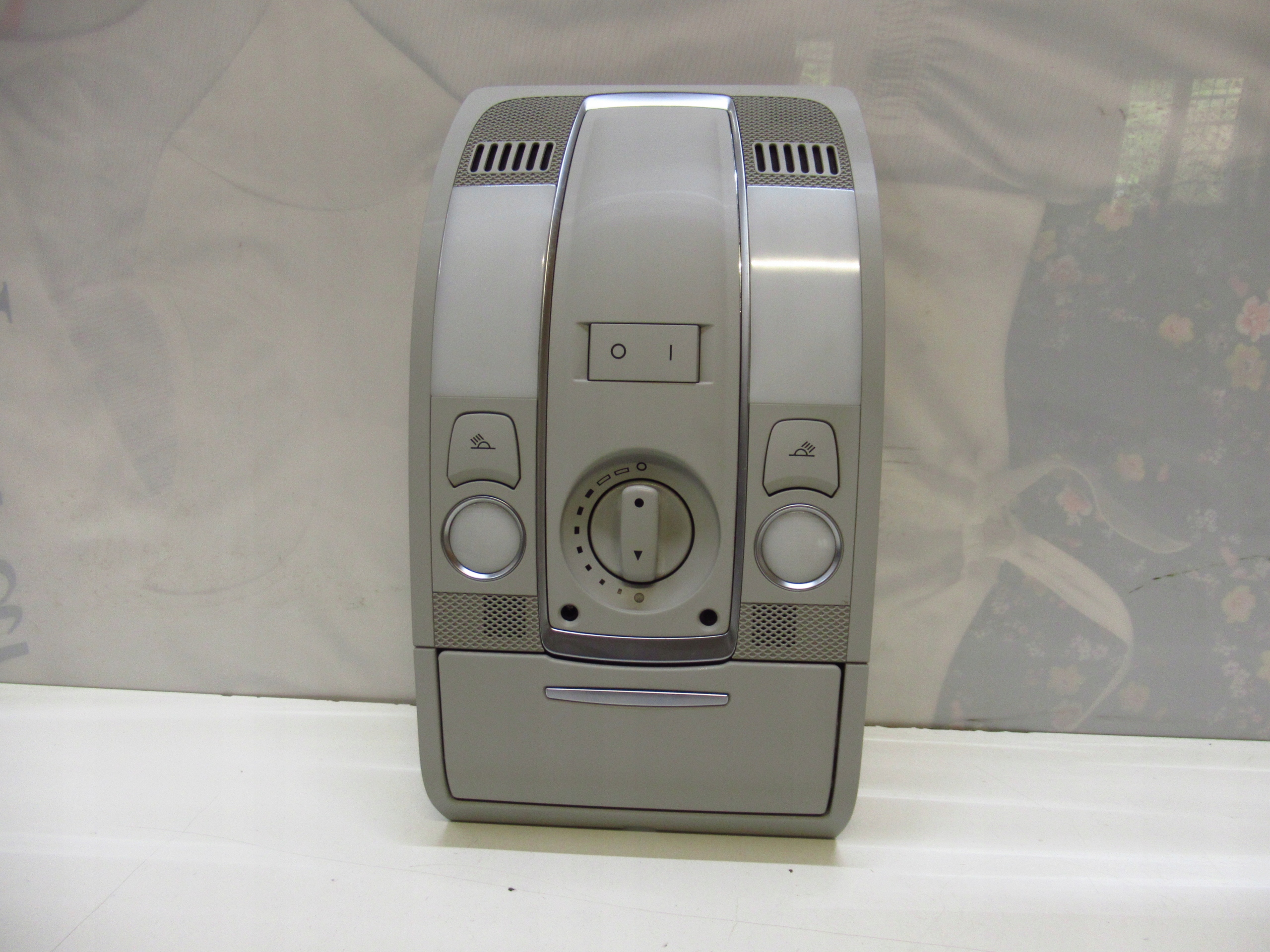 AUDI A6 C6 light OSWIETLENIE cabs 4F0947135BT