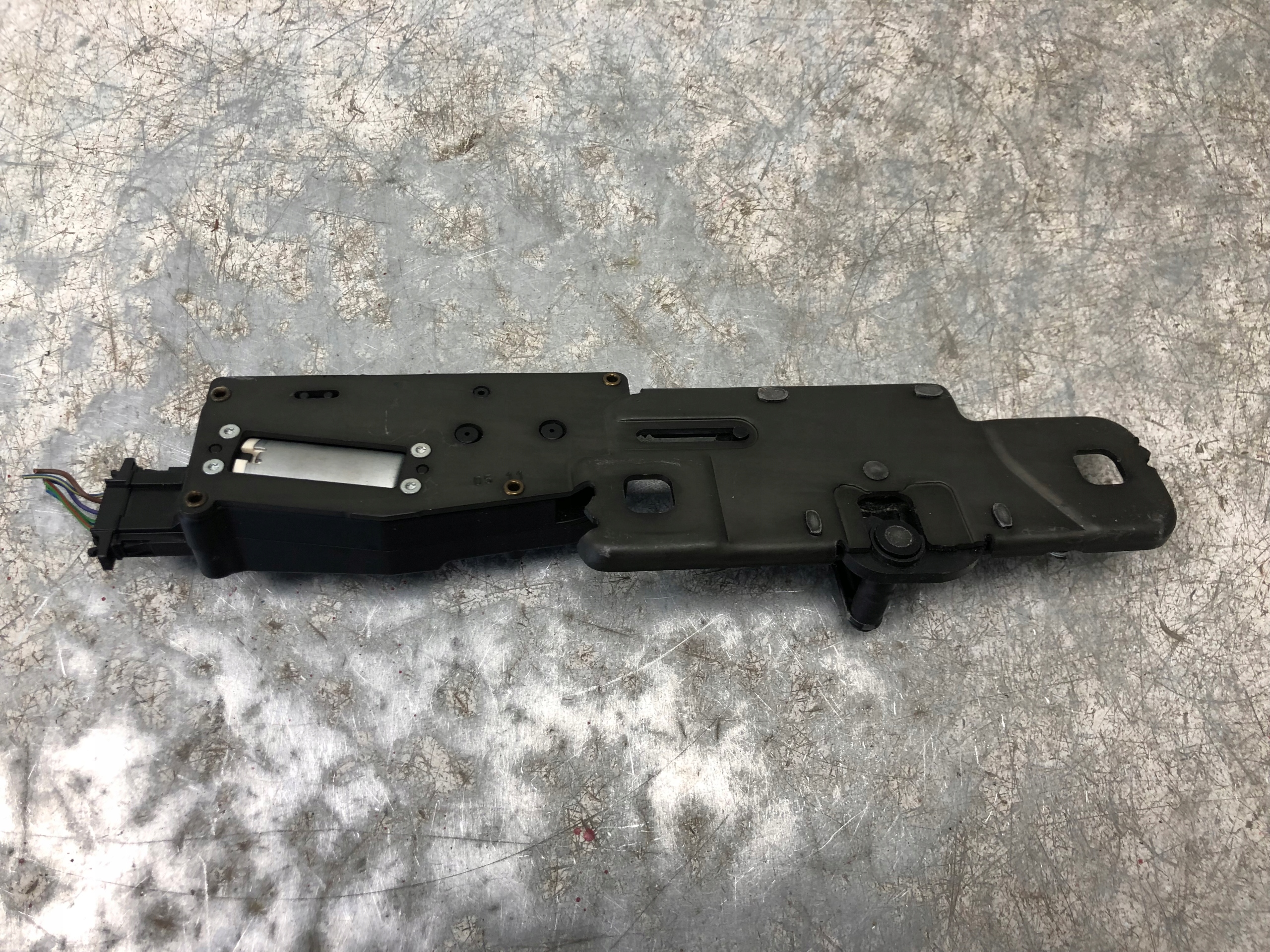 lock DOCIAG bonnet AUDI A4 B8 A5 Q5 4F9827383E