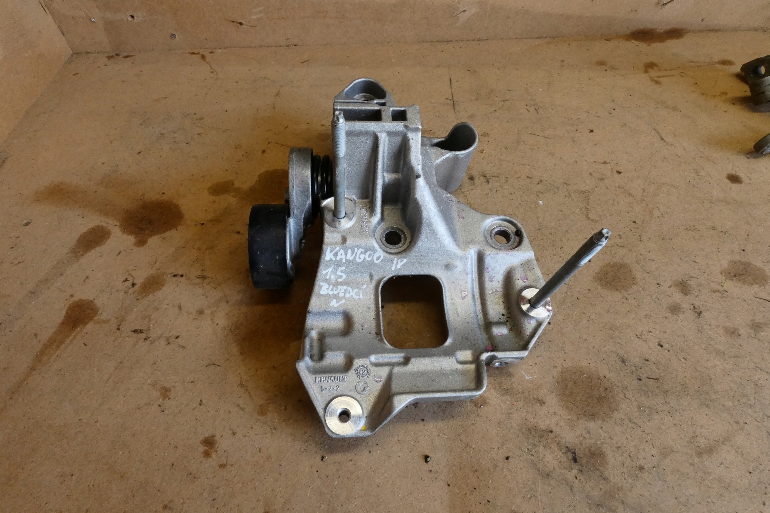 Support Support plaque Support plaque 117105158 RENAULT DACIA RENAULT NISSAN