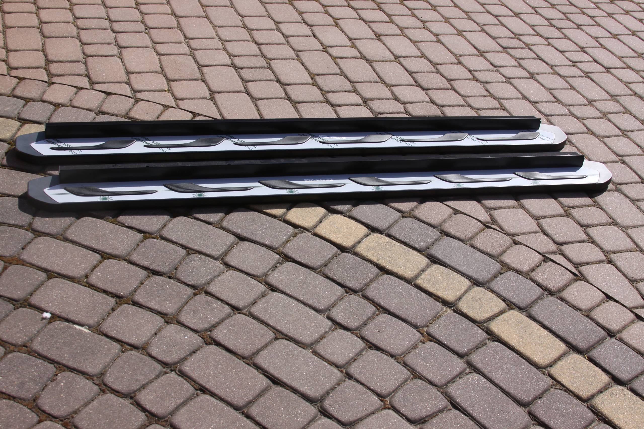 STOPNIE side TOYOTA COROLLA CROSS 22- original KOMPLET