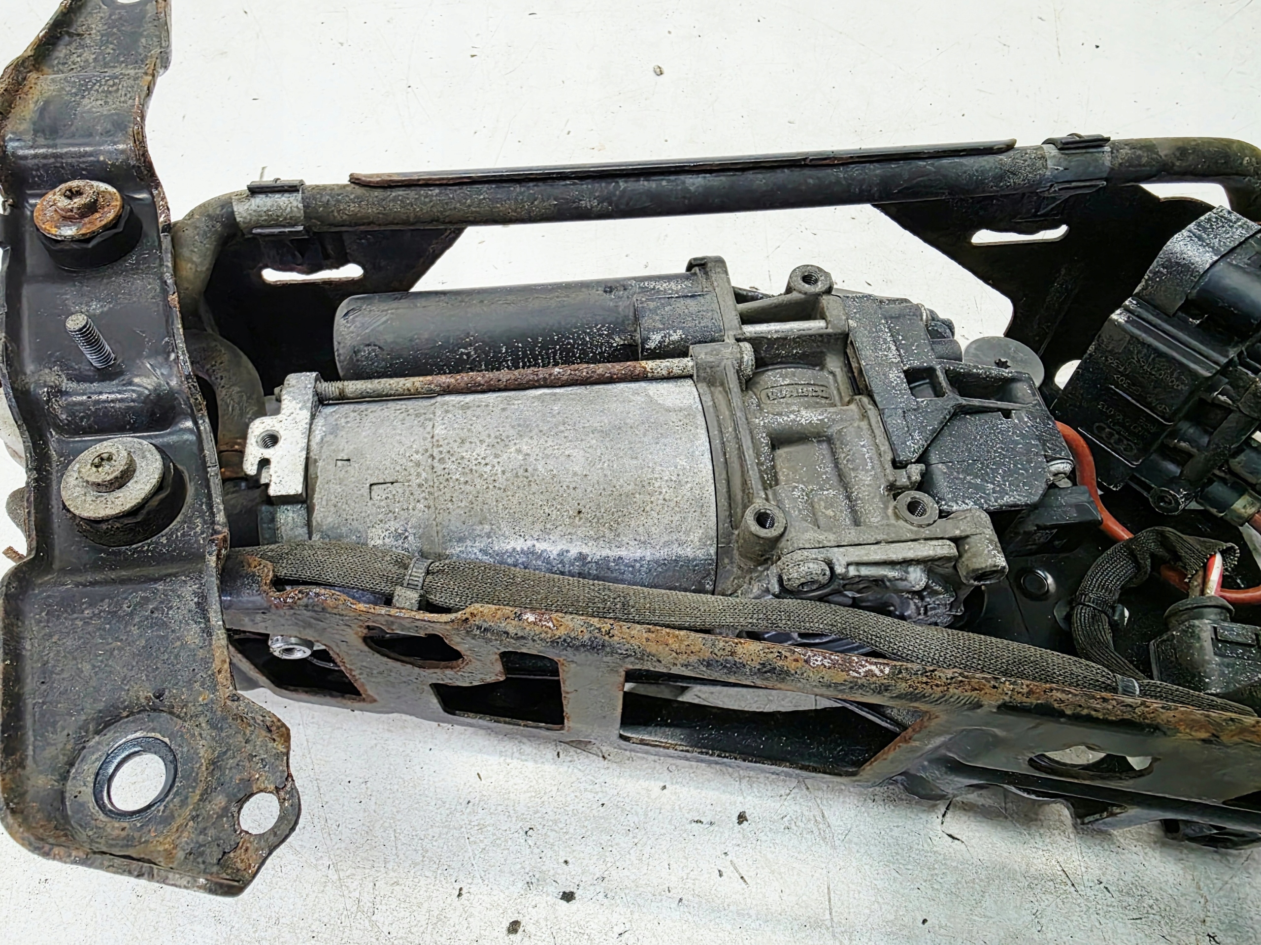 compressor compressor; springing PNEUMATYKI AUDI A6 C8 A7 4K0616005B