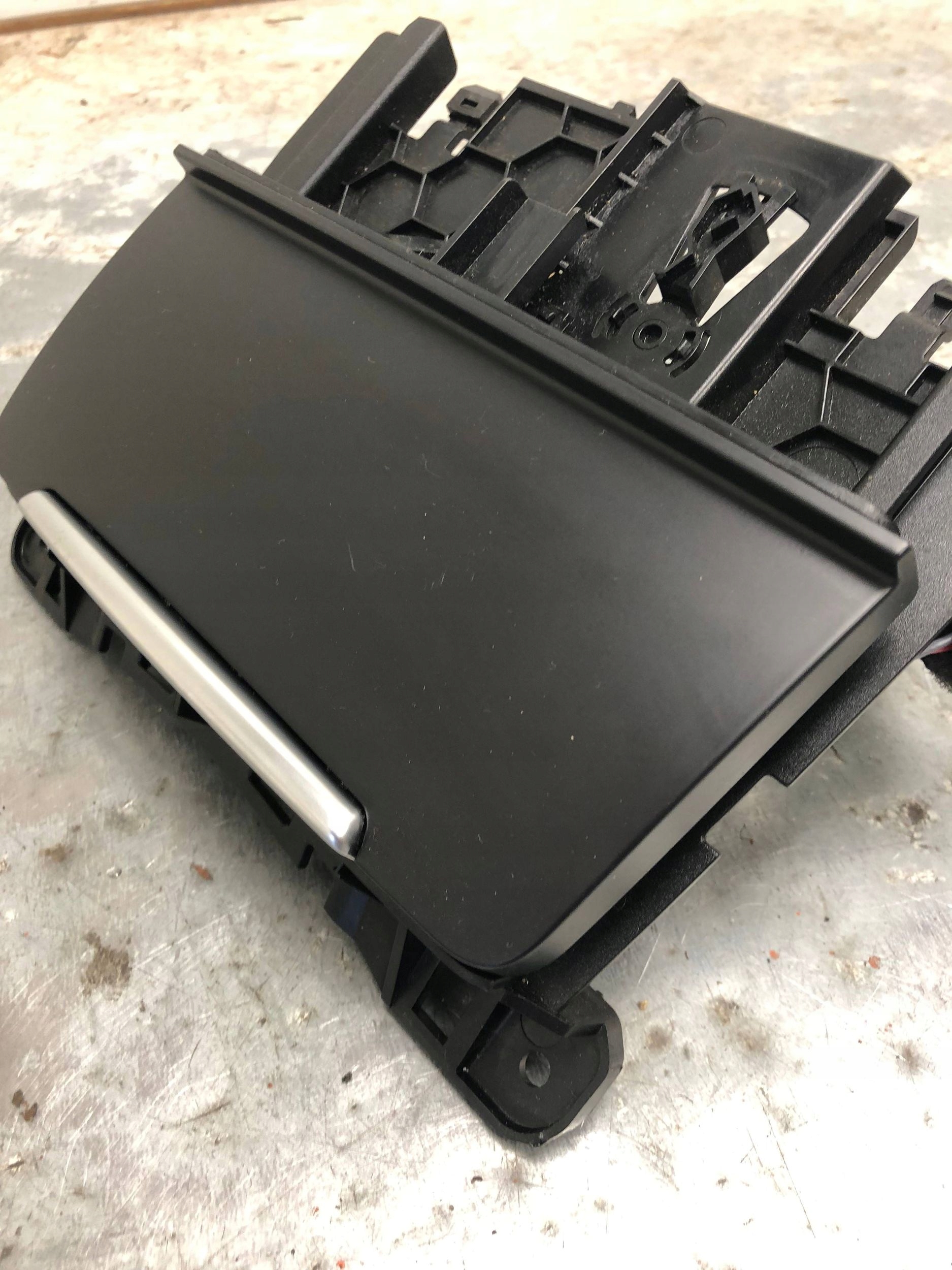ashtray passenger compartment AUDI A4 B8 LIFT 8K0857951C