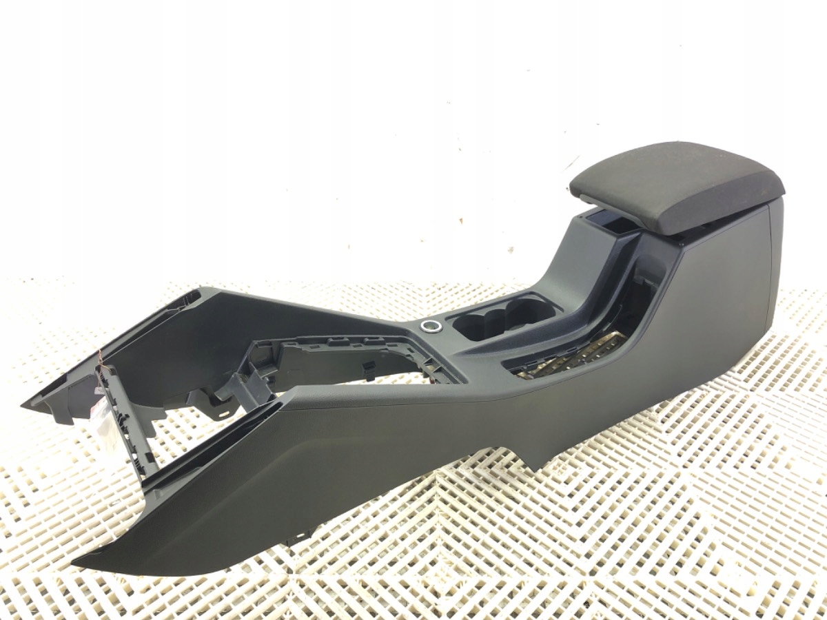 PODŁOKIETNIK SKODA OCTAVIA III Hatchback 5E1863243D