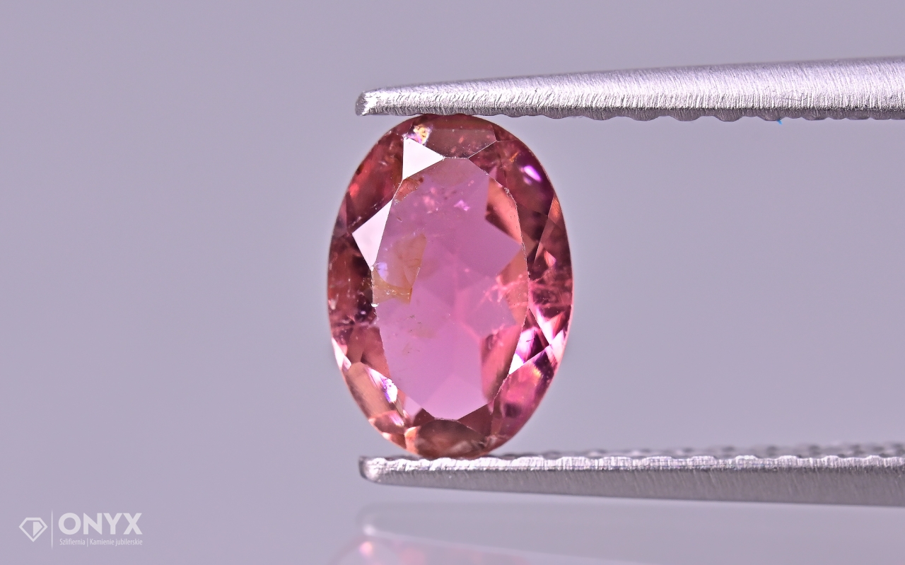 Turmalín fazetovaný ovál 7x5 mm