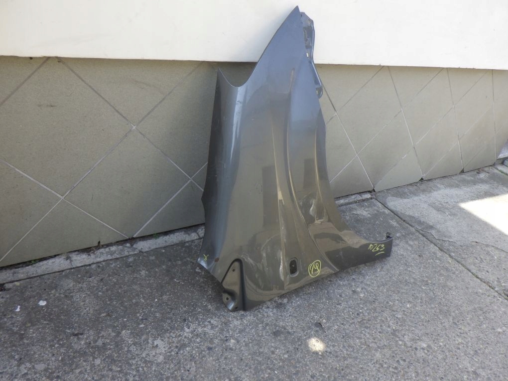 TOYOTA COROLLA VERSO II 04- fender right front