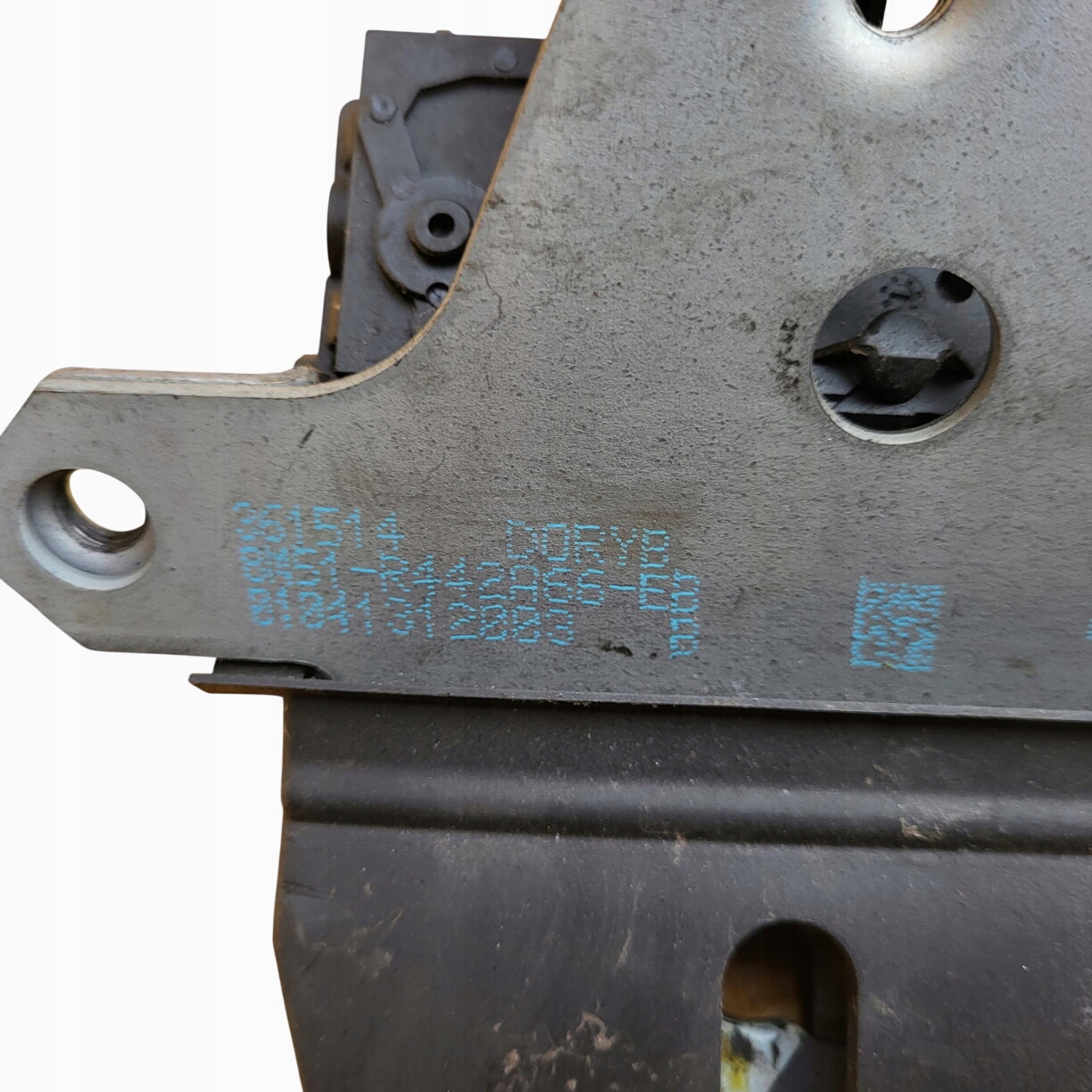 FORD FOCUS MK3 11-18R lock bonnet rear part KOMBI