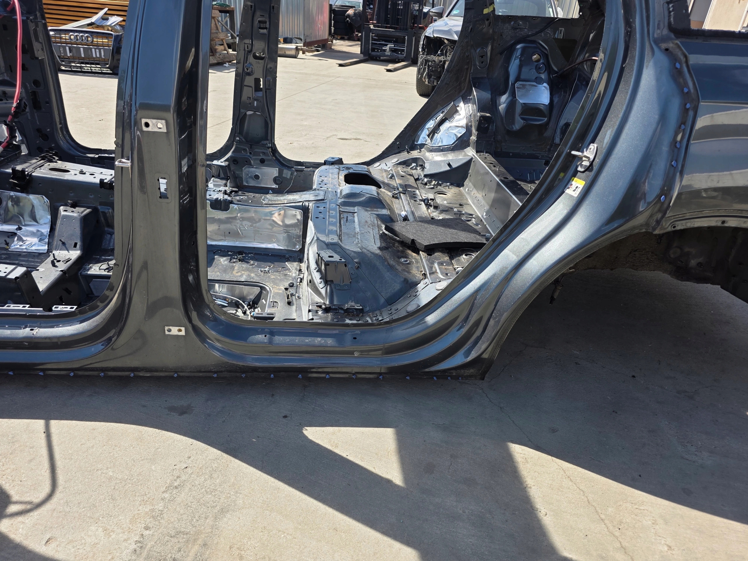 quarter threshold left left side driver´s AUDI Q7 4M original !!!
