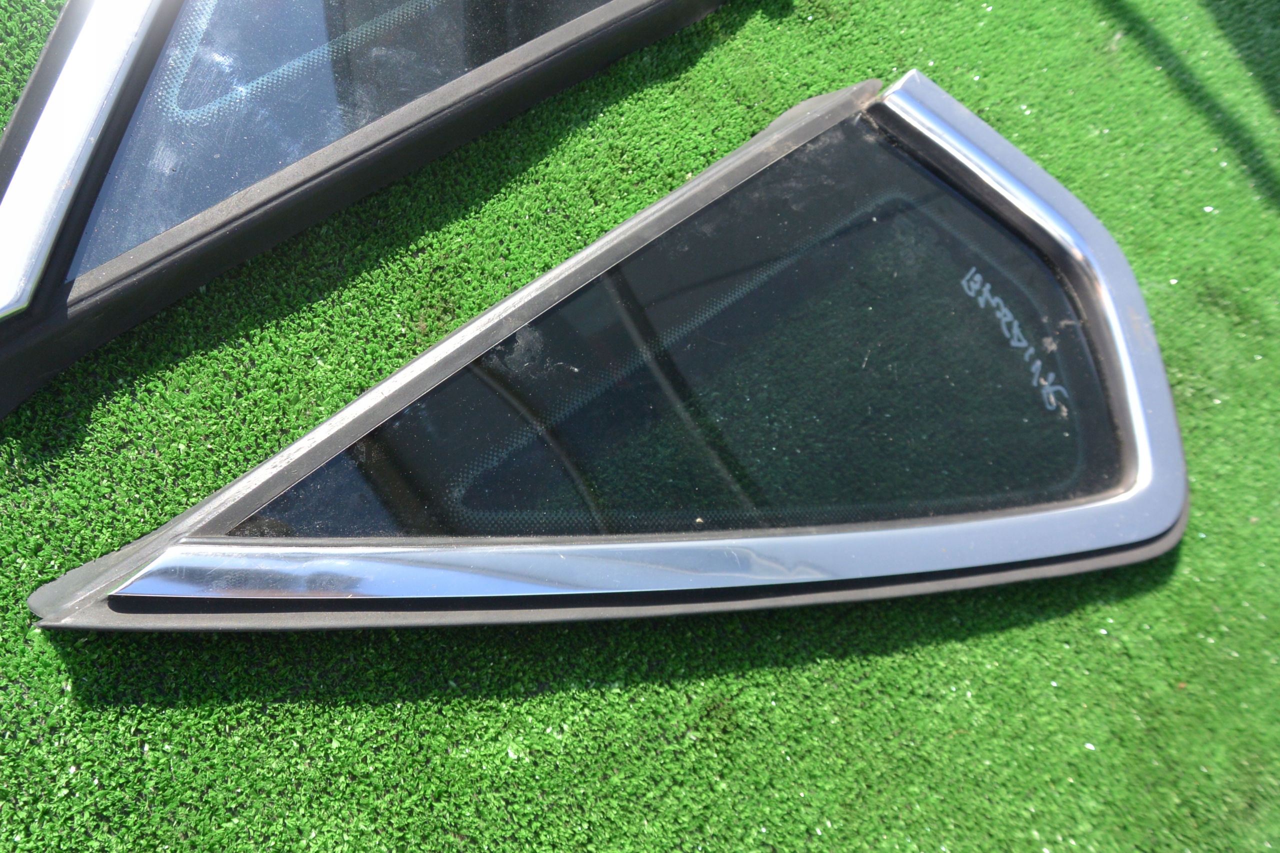 window bodywork right left VW PASSAT B7 USA 2013