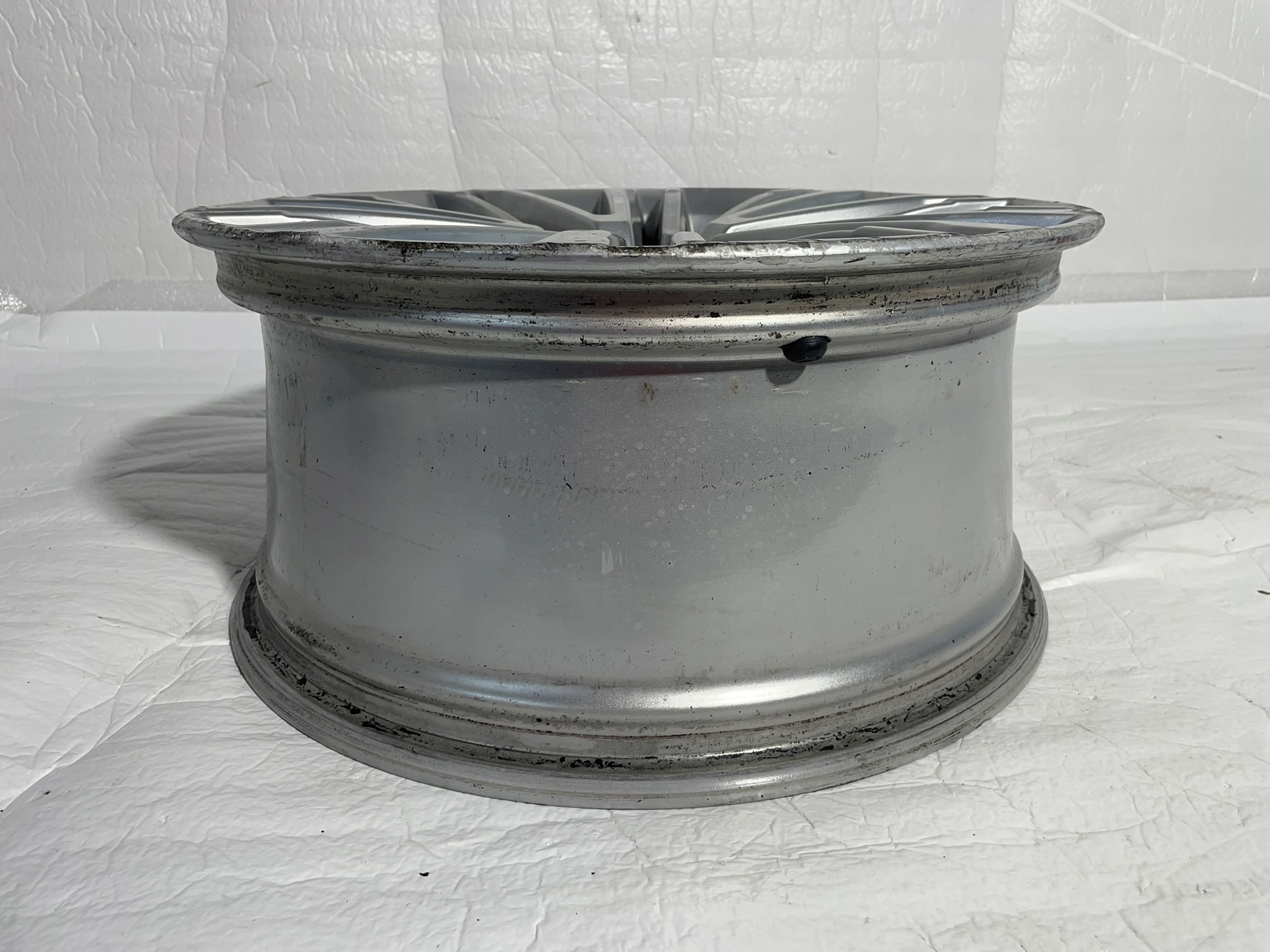 AUDI A4 B9 A5 8W disk hliníkový 8W0601025BE 8.5x19 ET40