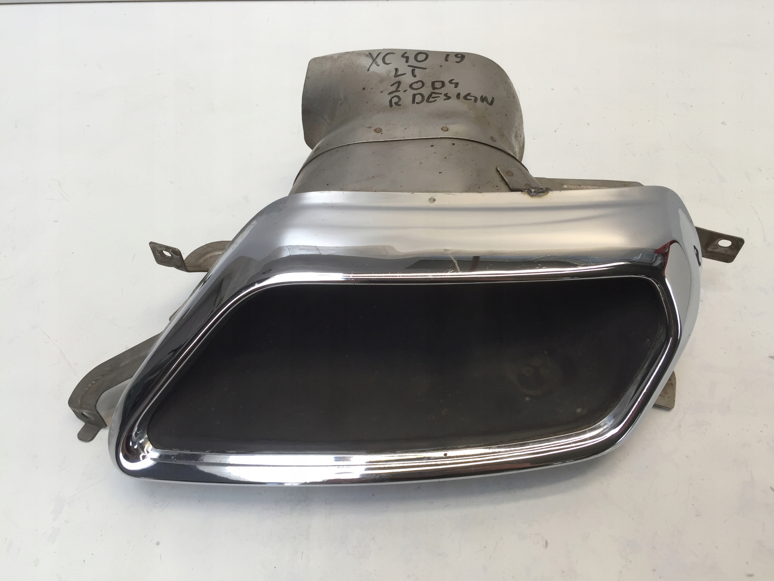 VOLVO XC40 НАКОНЕЧНИК ВЫХЛОПНОЙ ТРУБЫ ЛЕВЫЙ ХРОМ 31407969
