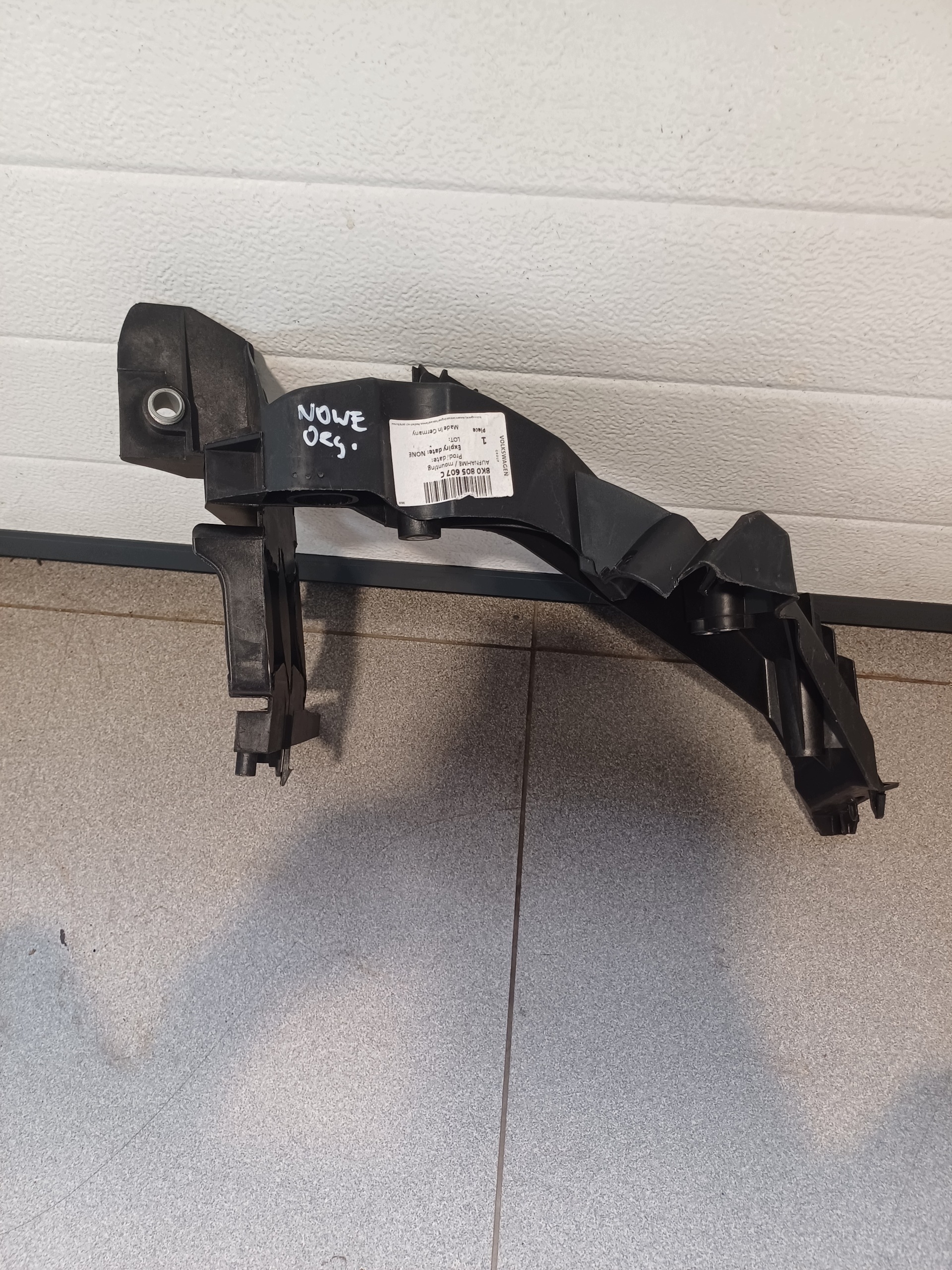 support étrier feux gauche avant AUDI A4 B8 8K0805607C