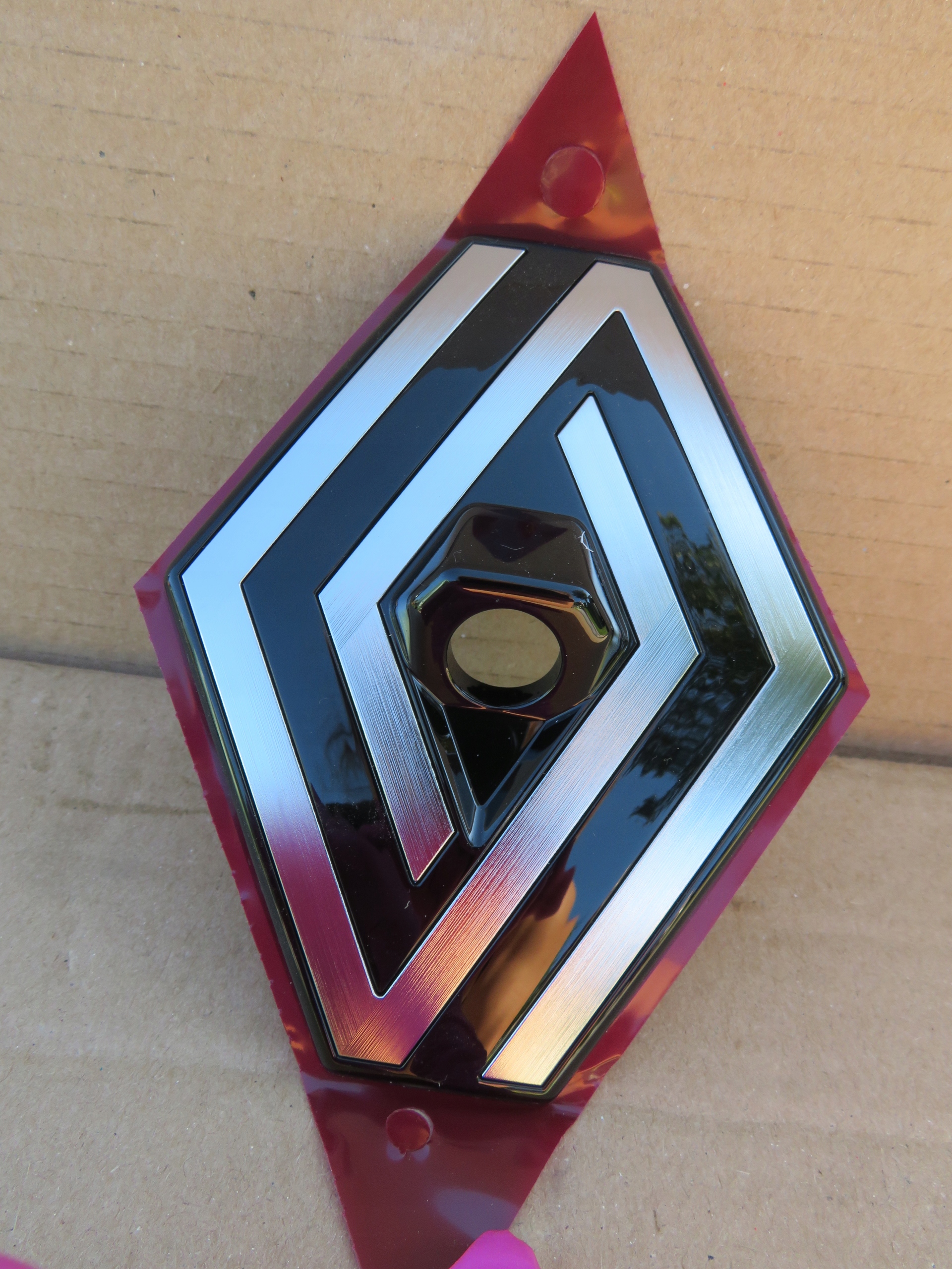 EMBLEMAT RENAULT MEGANE V E-TECH 2022 908900335R, 908900141R