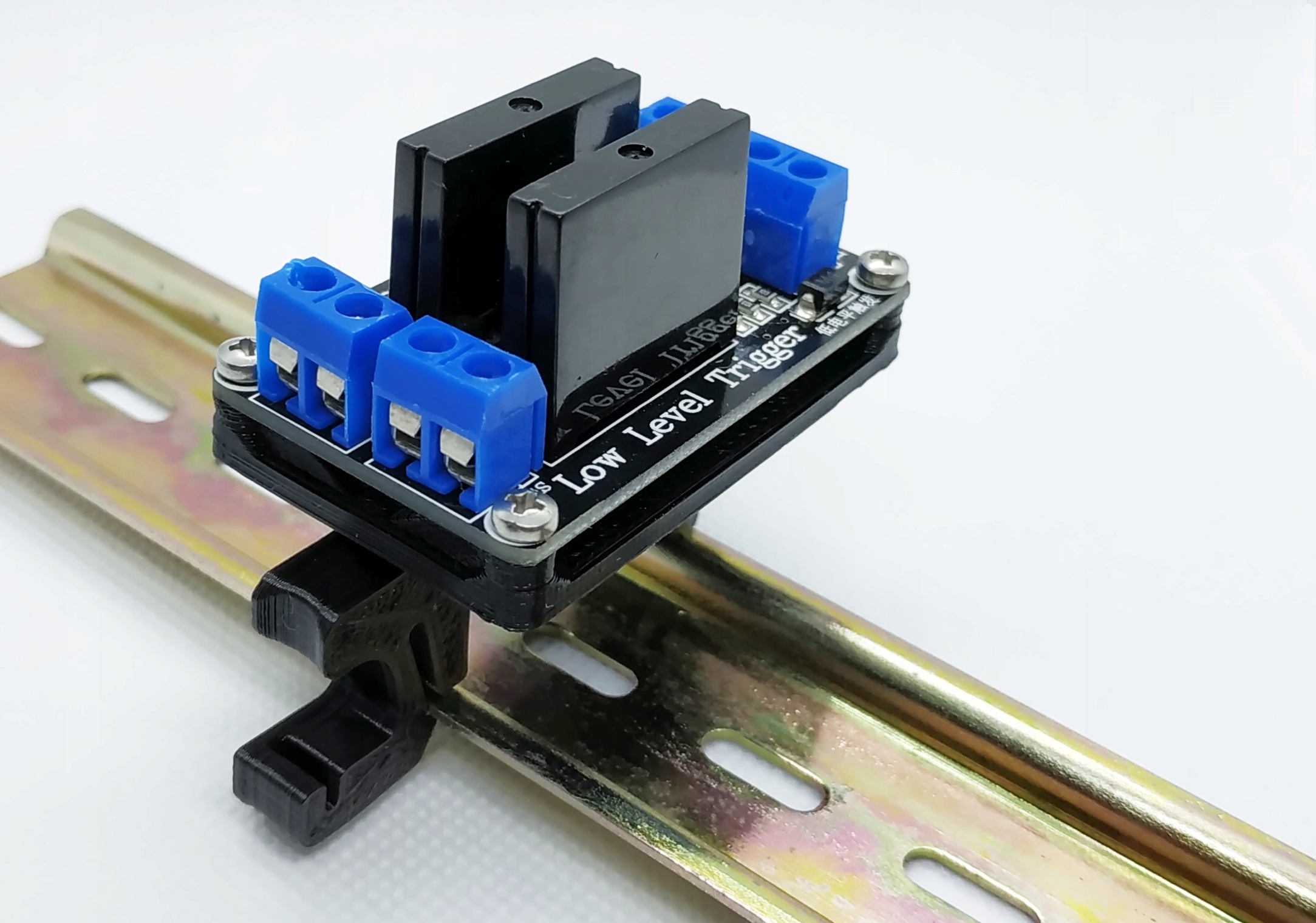 Uchwyt montażowy T na szynę DIN przekaźnik SSR2