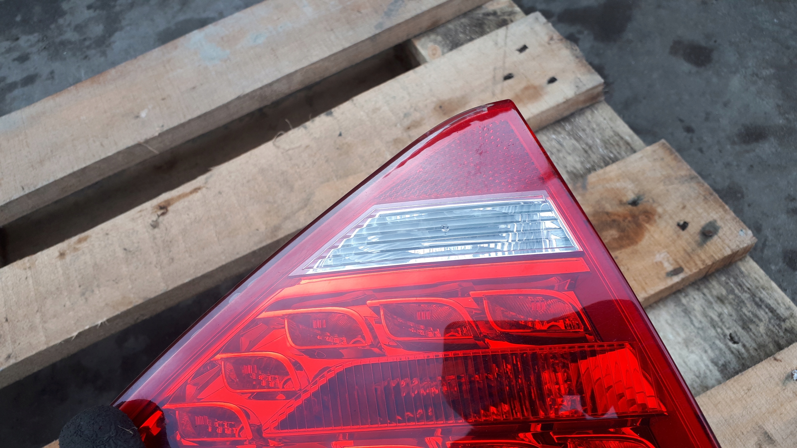 A5 8T light LED left rear part to the bonnet 8T0945093A