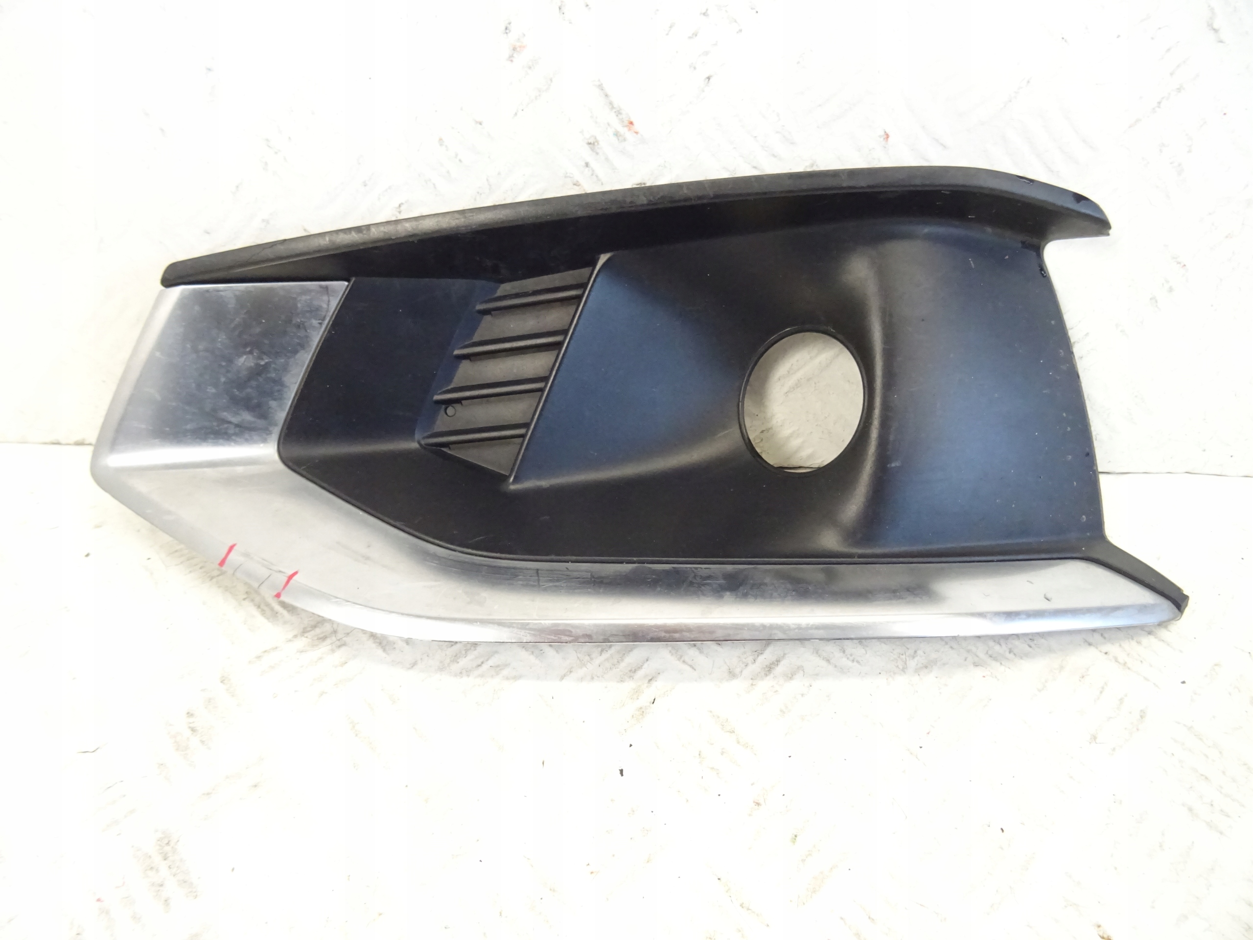 grid of a bumper front front left AUDI A4 B9 LIFT 8W0807681AK