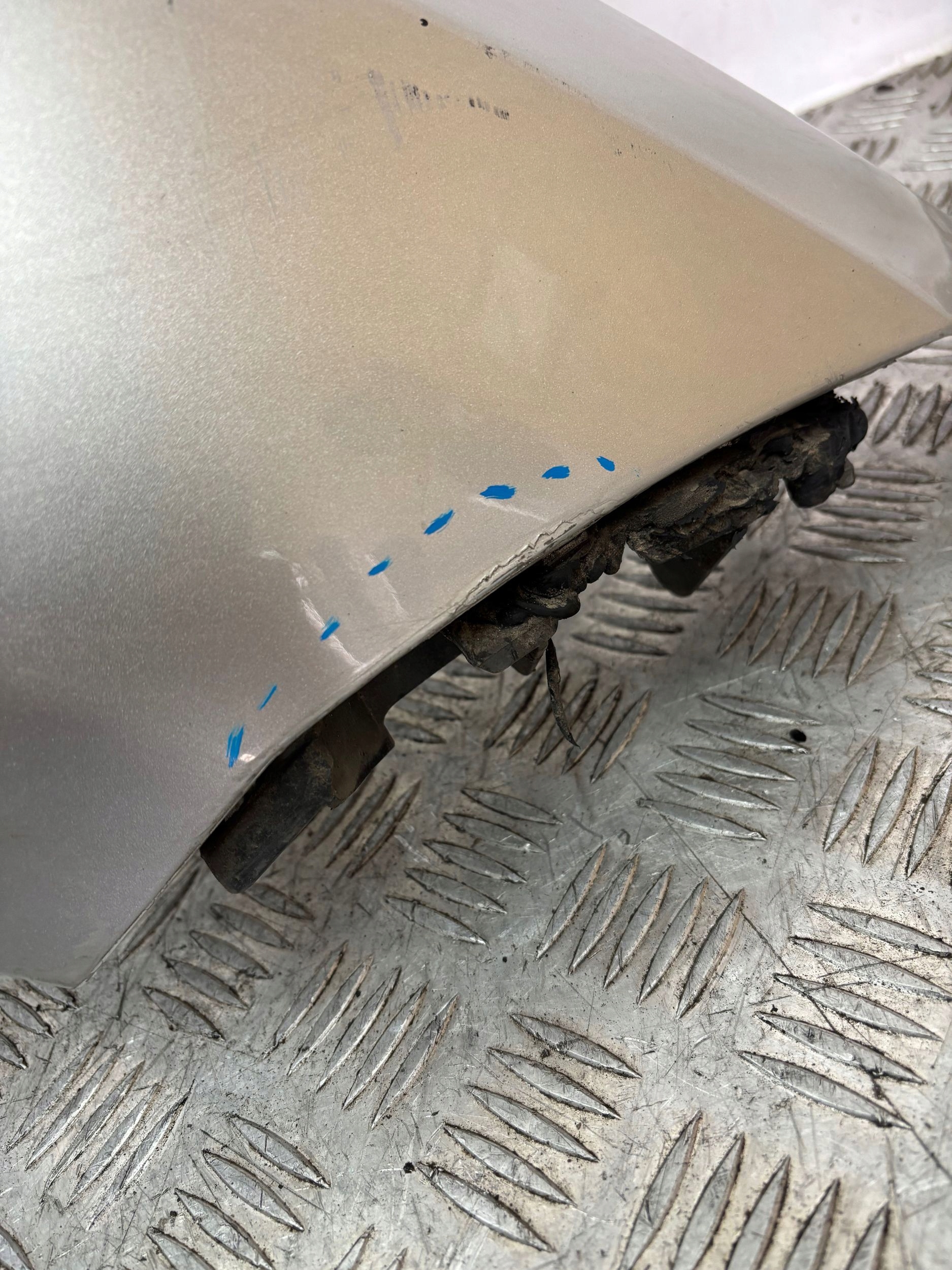 fender front front right RENAULT MEGANE III 3 09