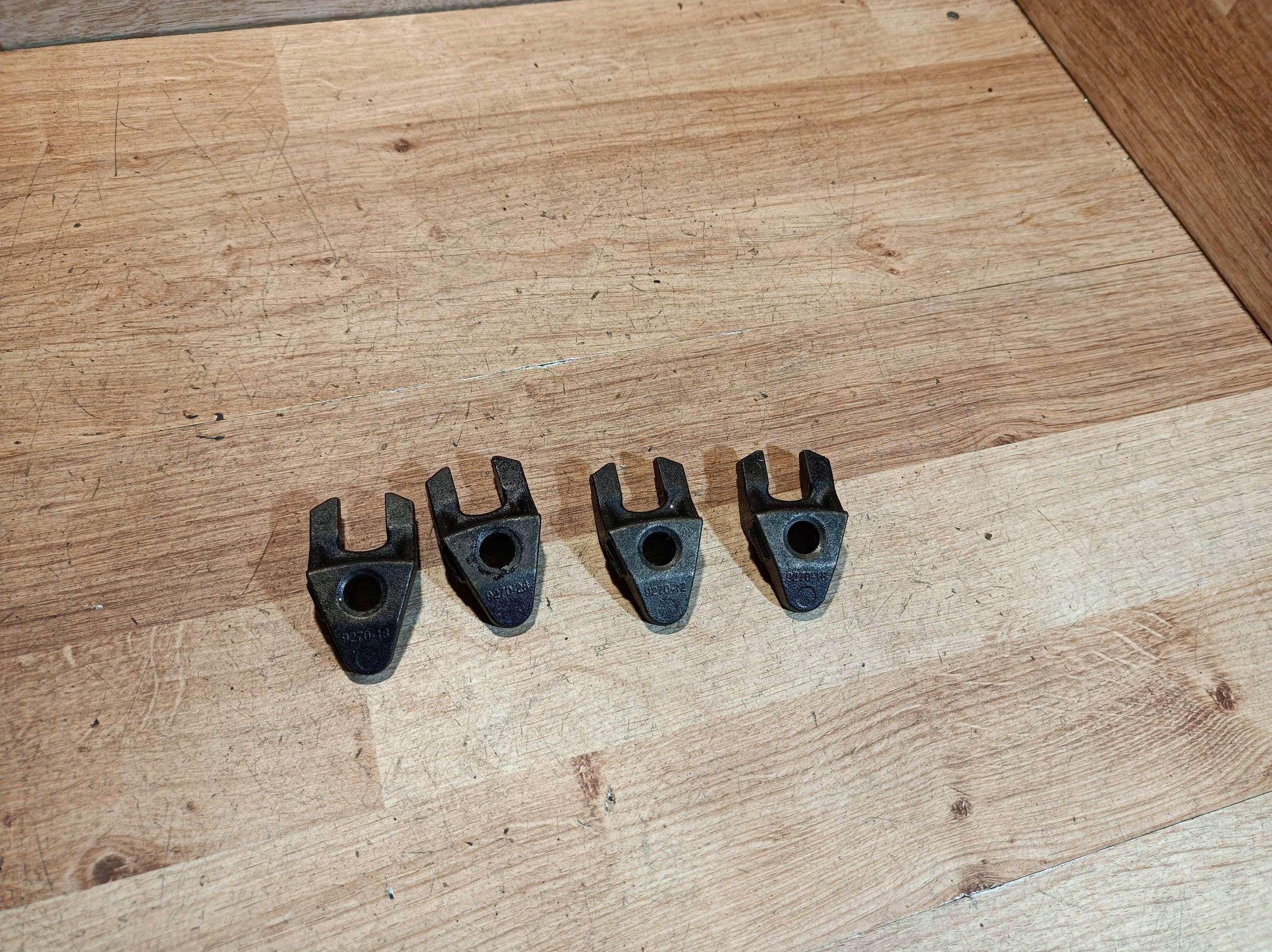 Halter Einspritzdüse Aufbockständer Volvo V40 D2 1.6D