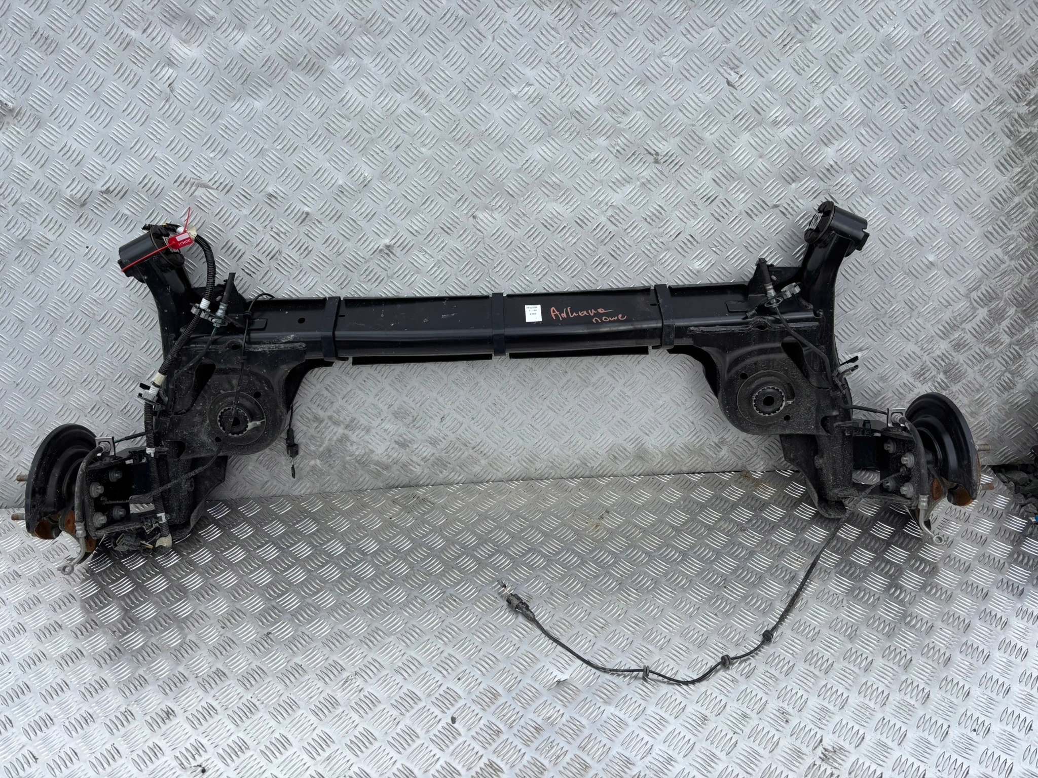 NOWA BELKA OS TYLNA ZAWIESZENIA RENAULT ARKANA 555016253R