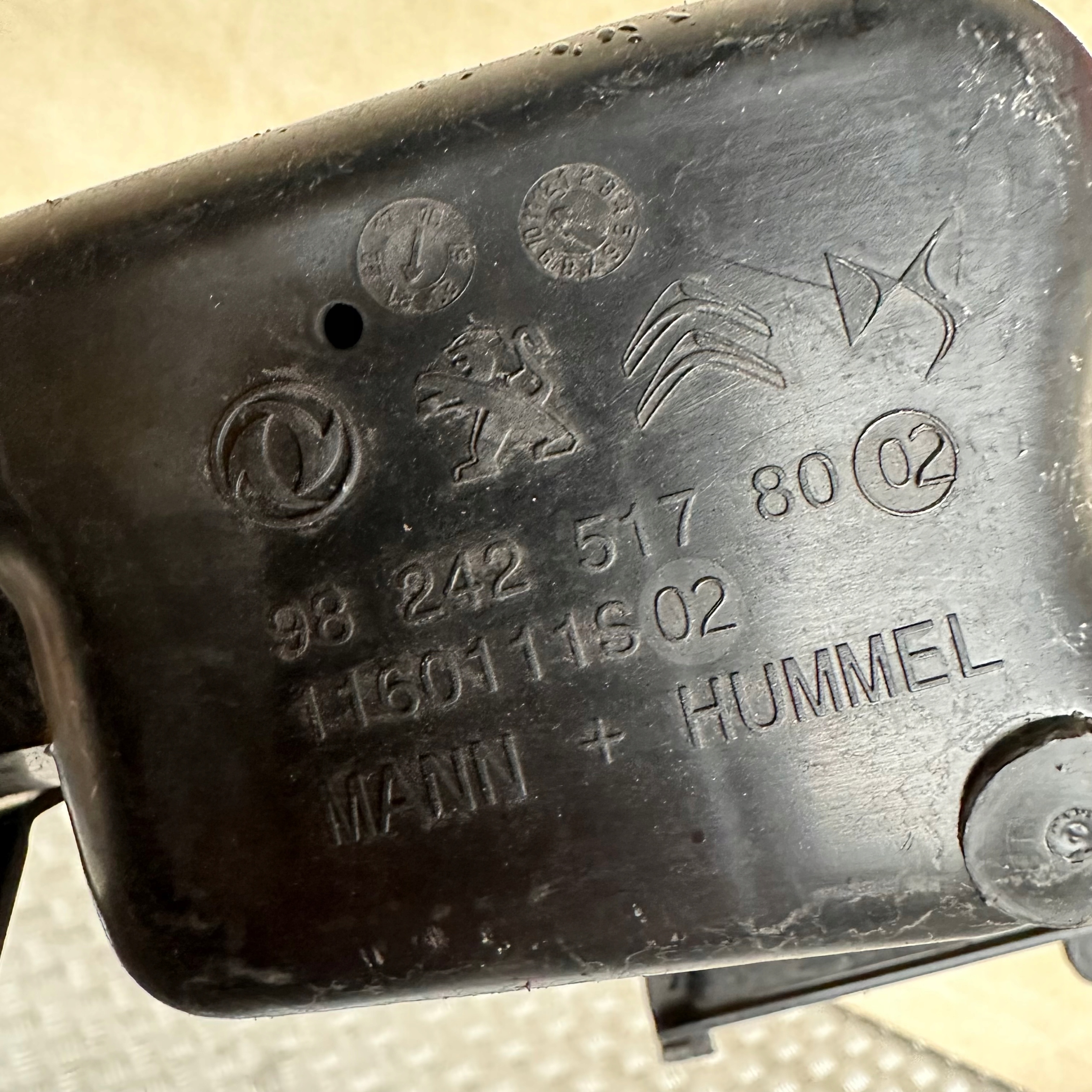 REZONATOR LUFT PEUGEOT 2008 II 9824251780
