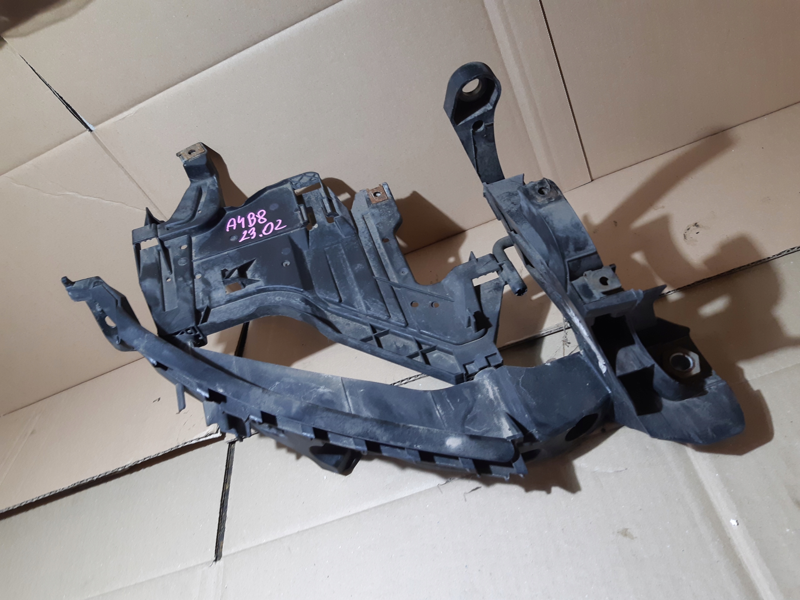 AUDI A4 B8 support holder lights right front 8K0805608C