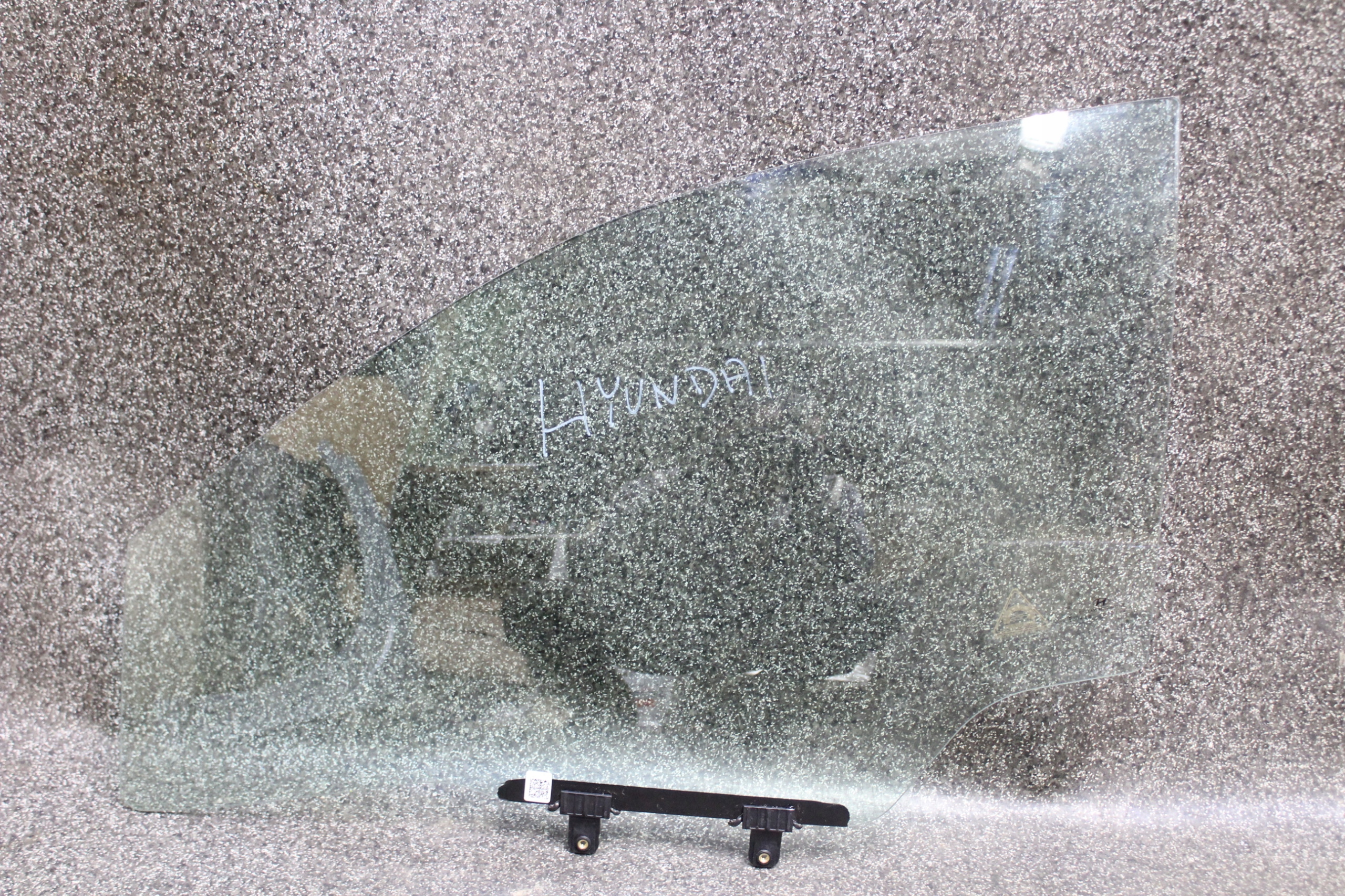 HYUNDAI i10 III 19-21 Скло дверей лівий передній 5D