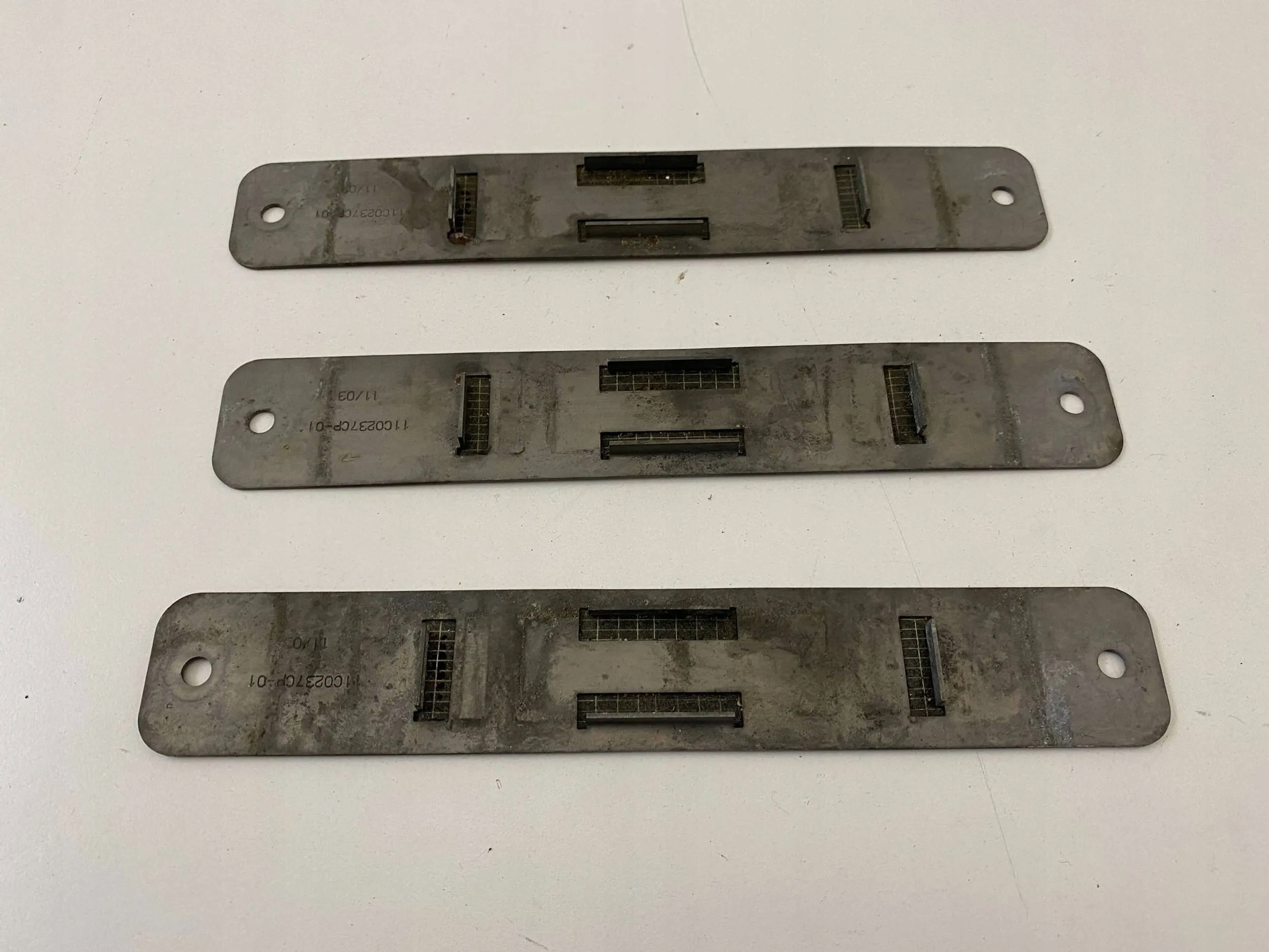 McLaren MP4 12c MOCOWANIE UCHWYT PRZEWODÓW