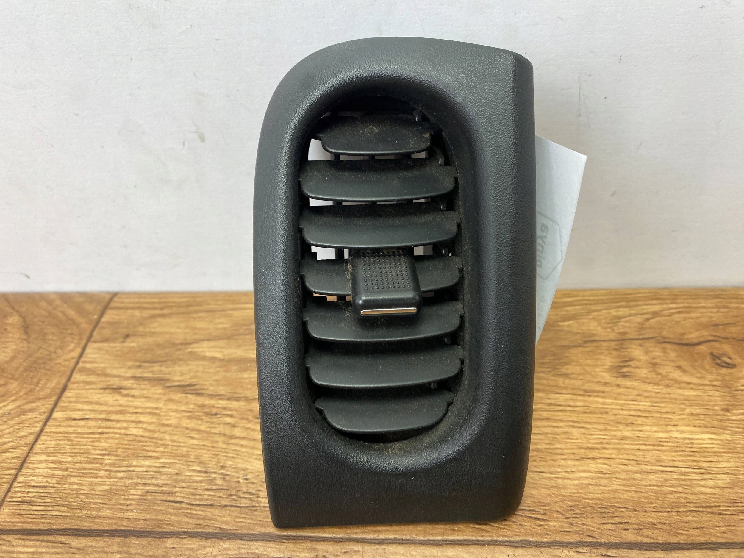 grid air conditioning devices side of the dashboard Chevrolet Corvette C6 2005+