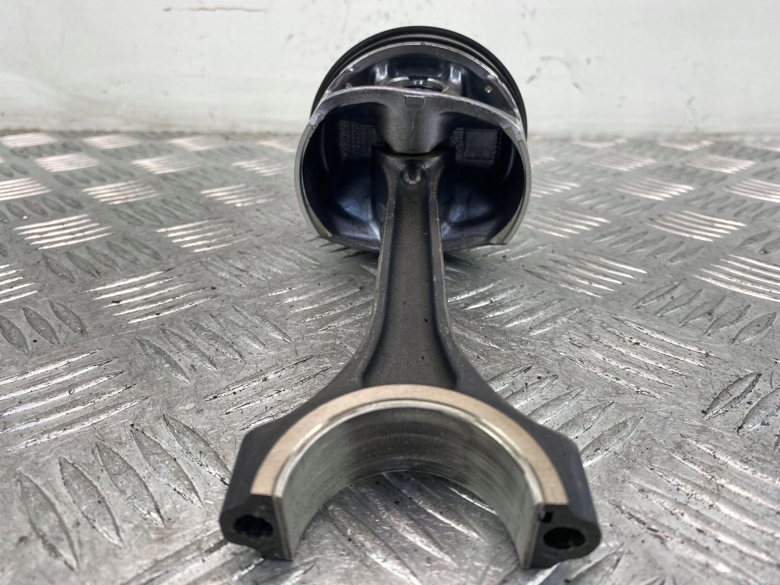 piston connecting rod MERCEDES 270910 1.6 CGI W176 W117