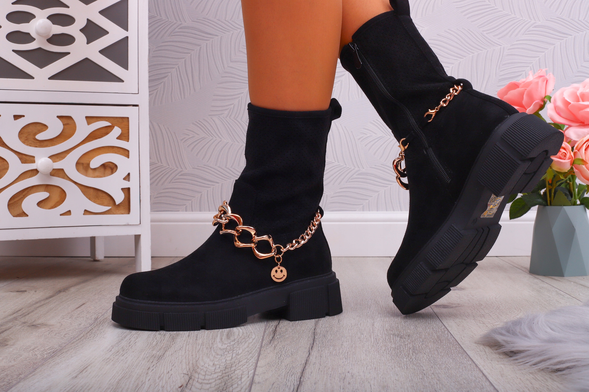 BOTKI DAMSKIE BUTY GLANY STYLOWE NA SUWAK Rozmiar 39