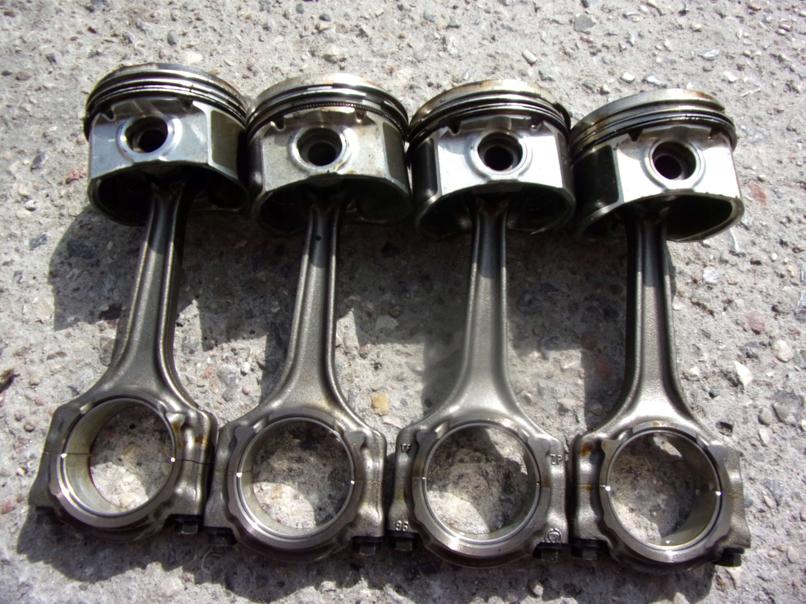 FIAT 500 GRANDE PUNTO PANDA 3 1.2 ПОРШНЕВИЙ ШАТУН